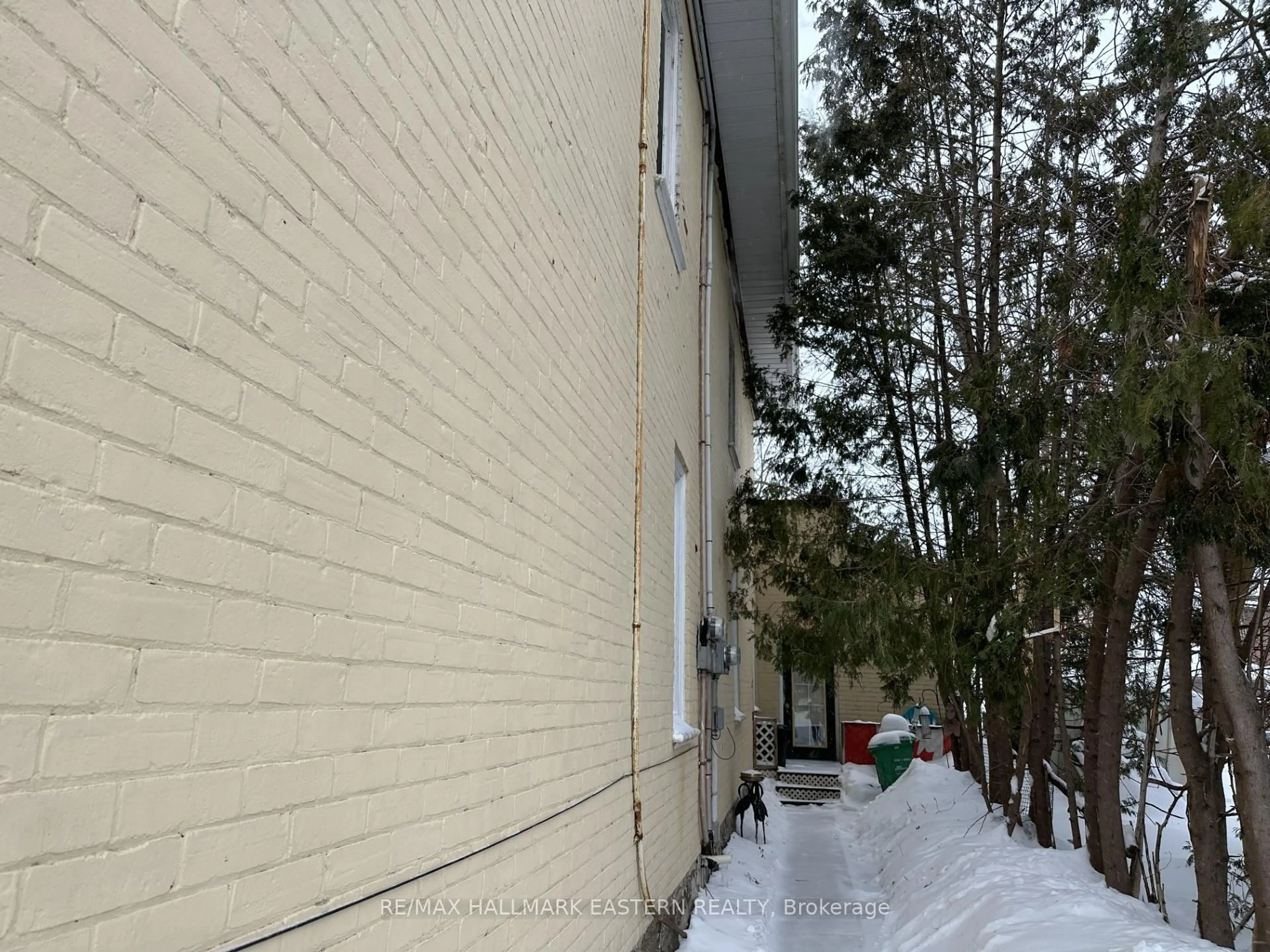 Unknown for 287 Stewart St, Peterborough Ontario K9J 3N2