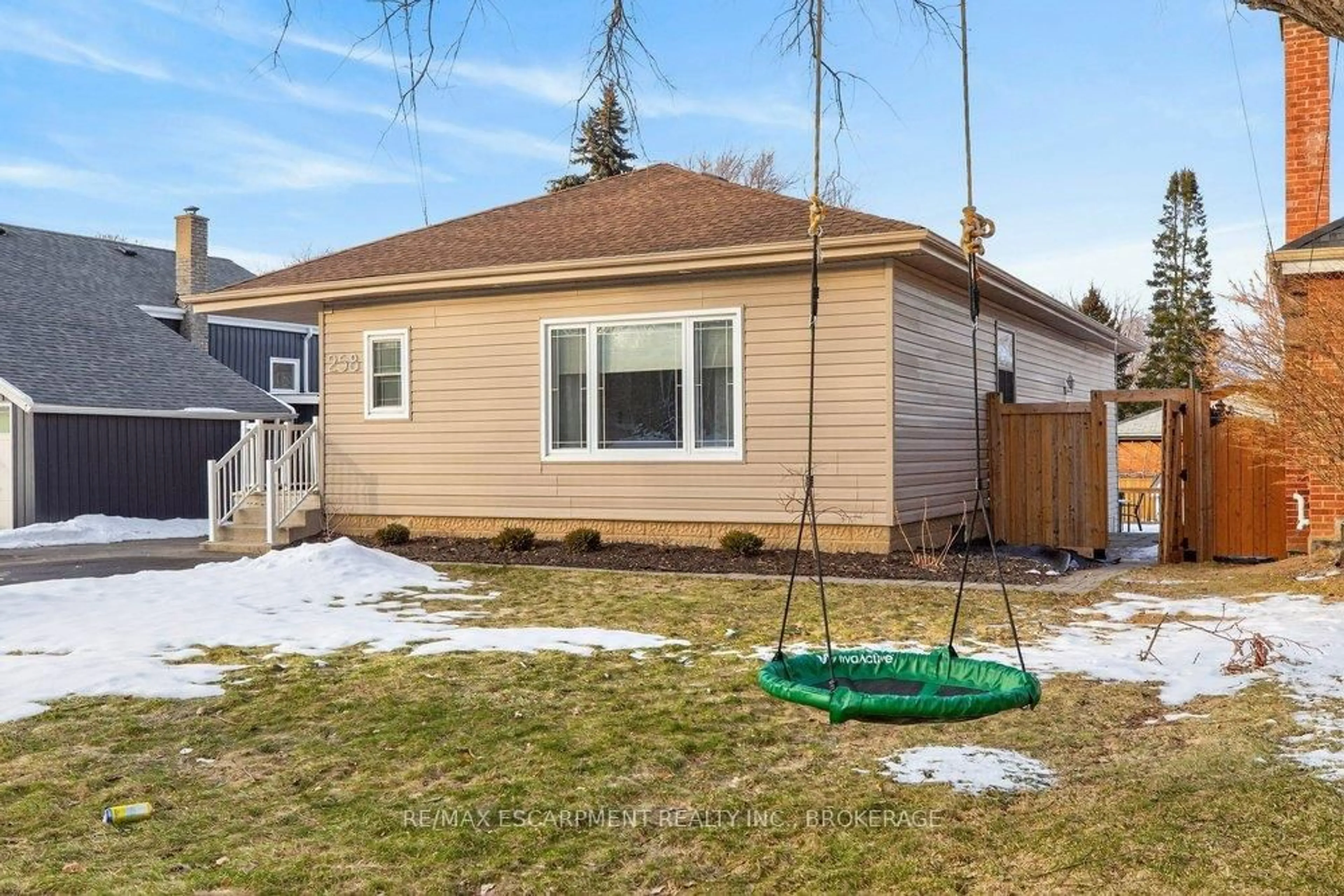 Home with vinyl exterior material, street for 258 Sanatorium Rd, Hamilton Ontario L9C 1Z9