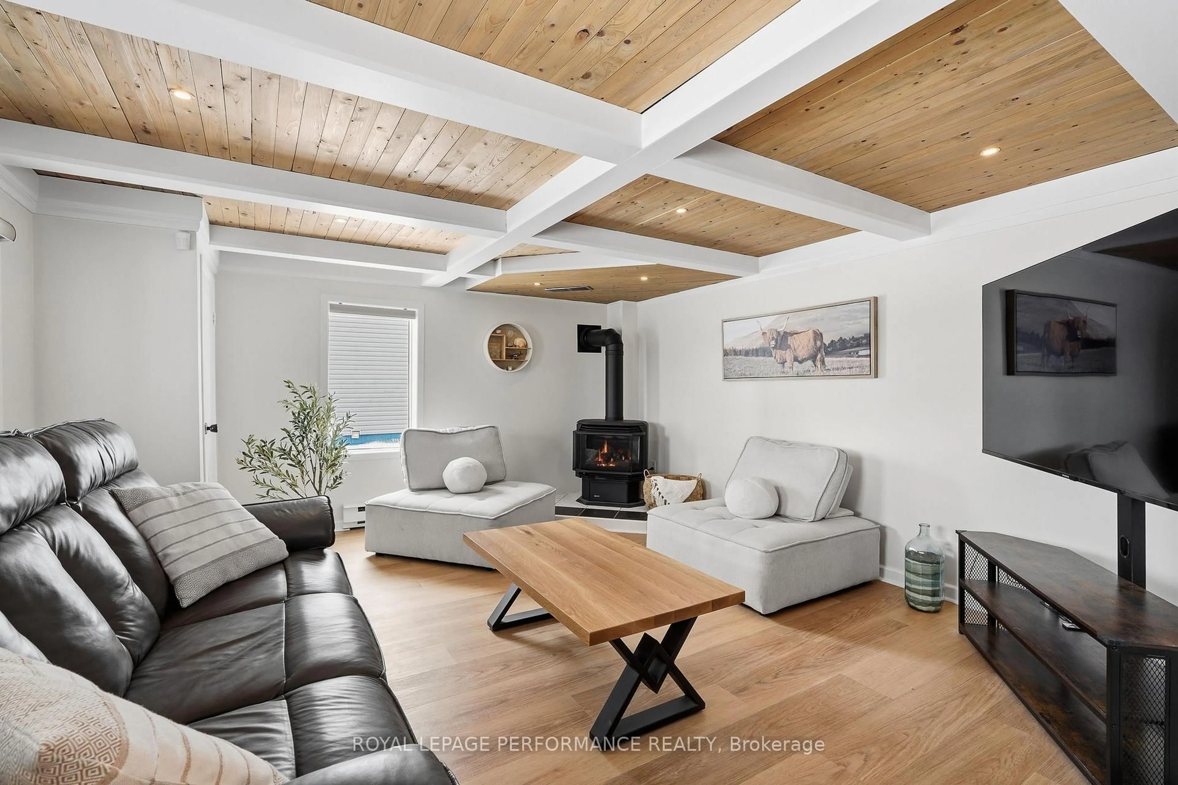 Living room with furniture, wood/laminate floor for 1292 St Jacques Rd, Russell Ontario K0A 1W0
