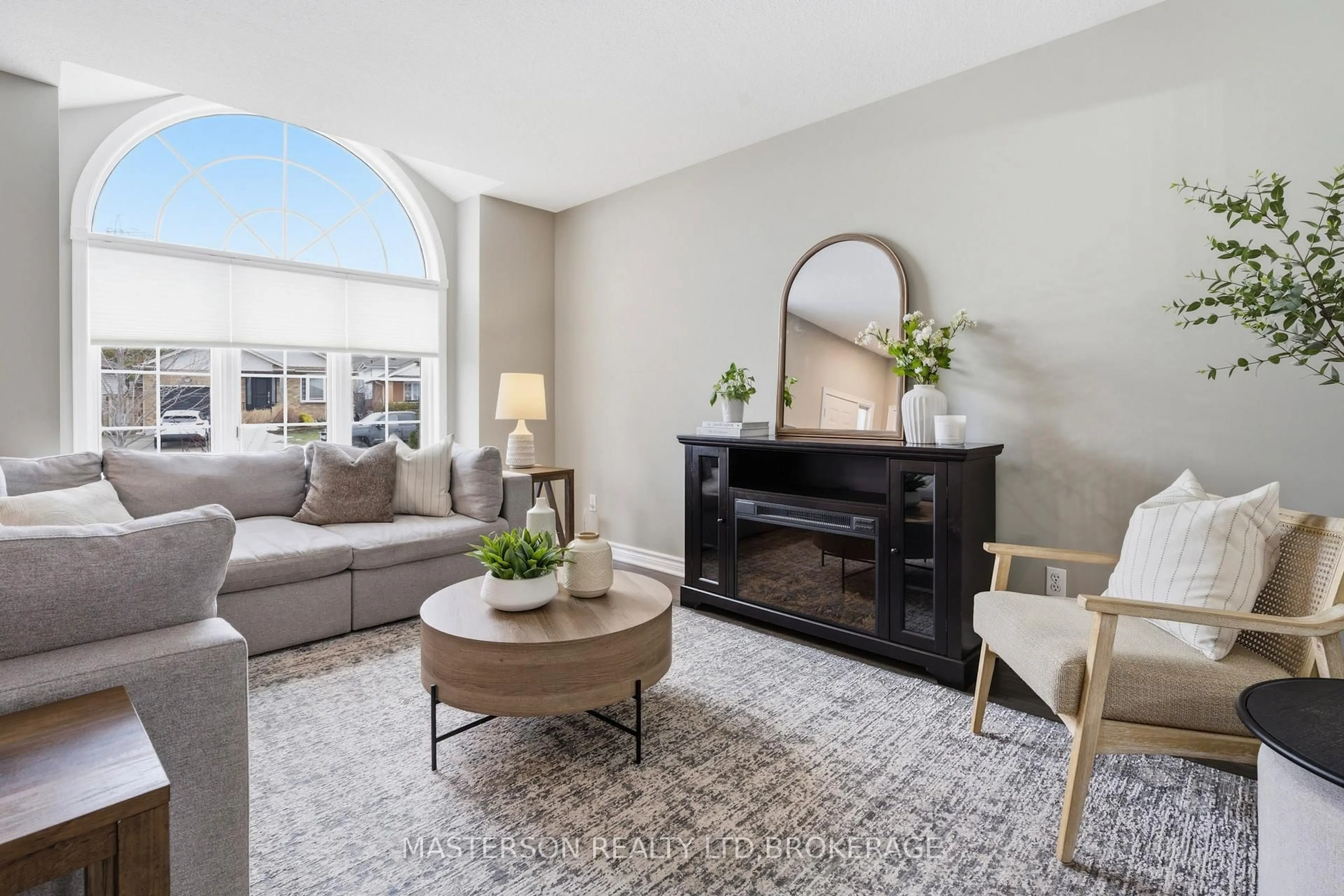 Living room with furniture, unknown for 7740 Alpine Dr, Niagara Falls Ontario L2H 3B6