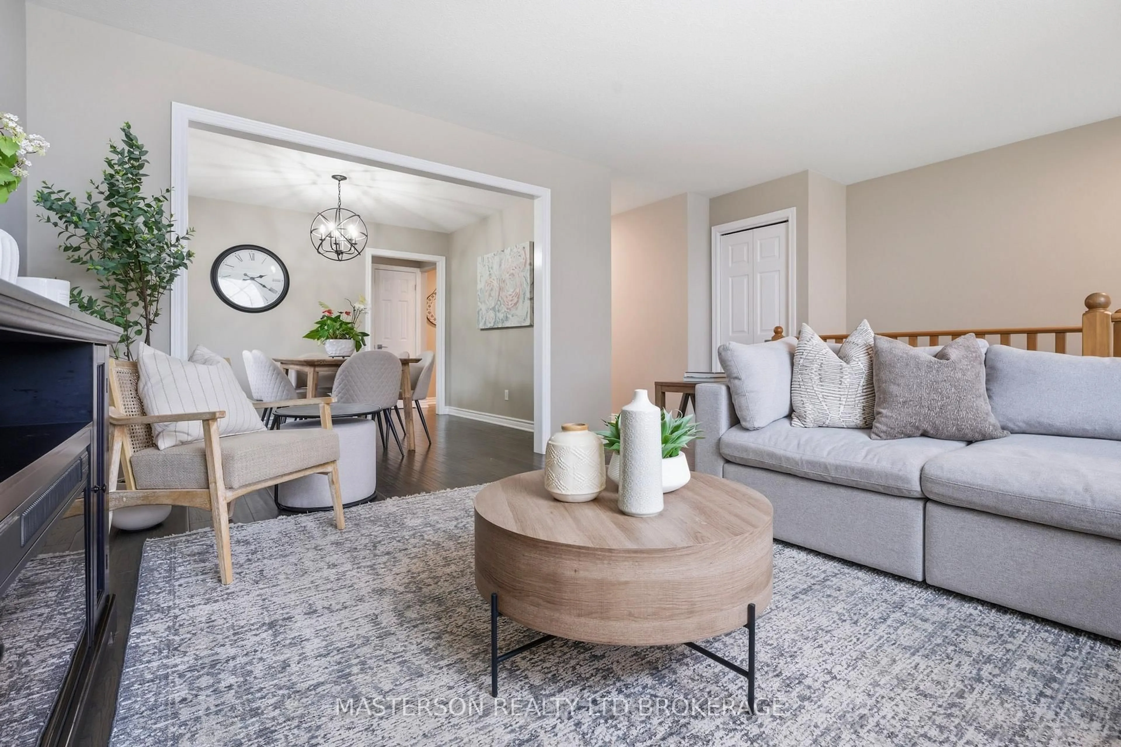 Living room with furniture, unknown for 7740 Alpine Dr, Niagara Falls Ontario L2H 3B6