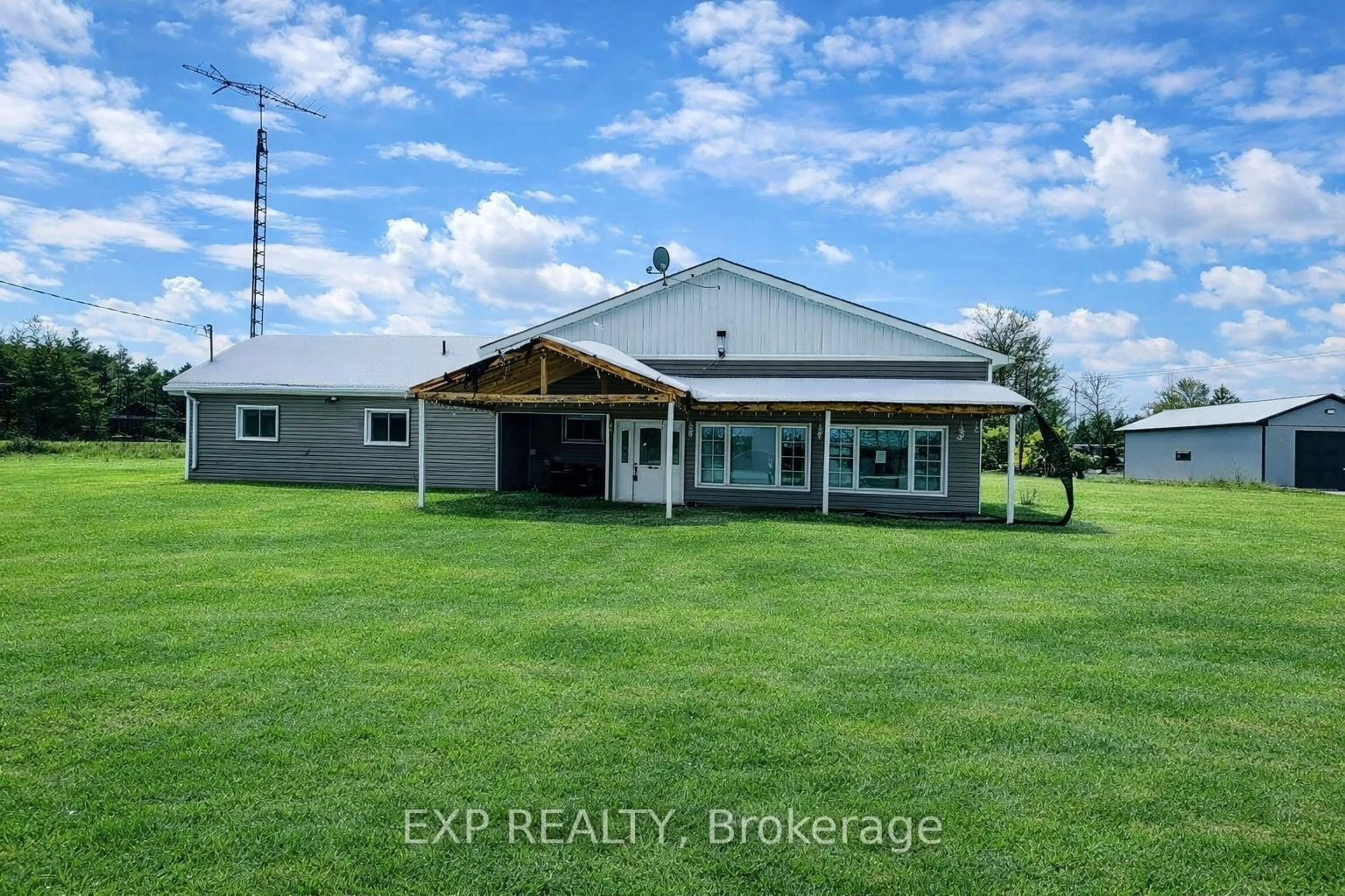 A pic from outside/outdoor area/front of a property/back of a property/a pic from drone, building for 1133 PLOWMANS Line, Norfolk Ontario N0J 1E0