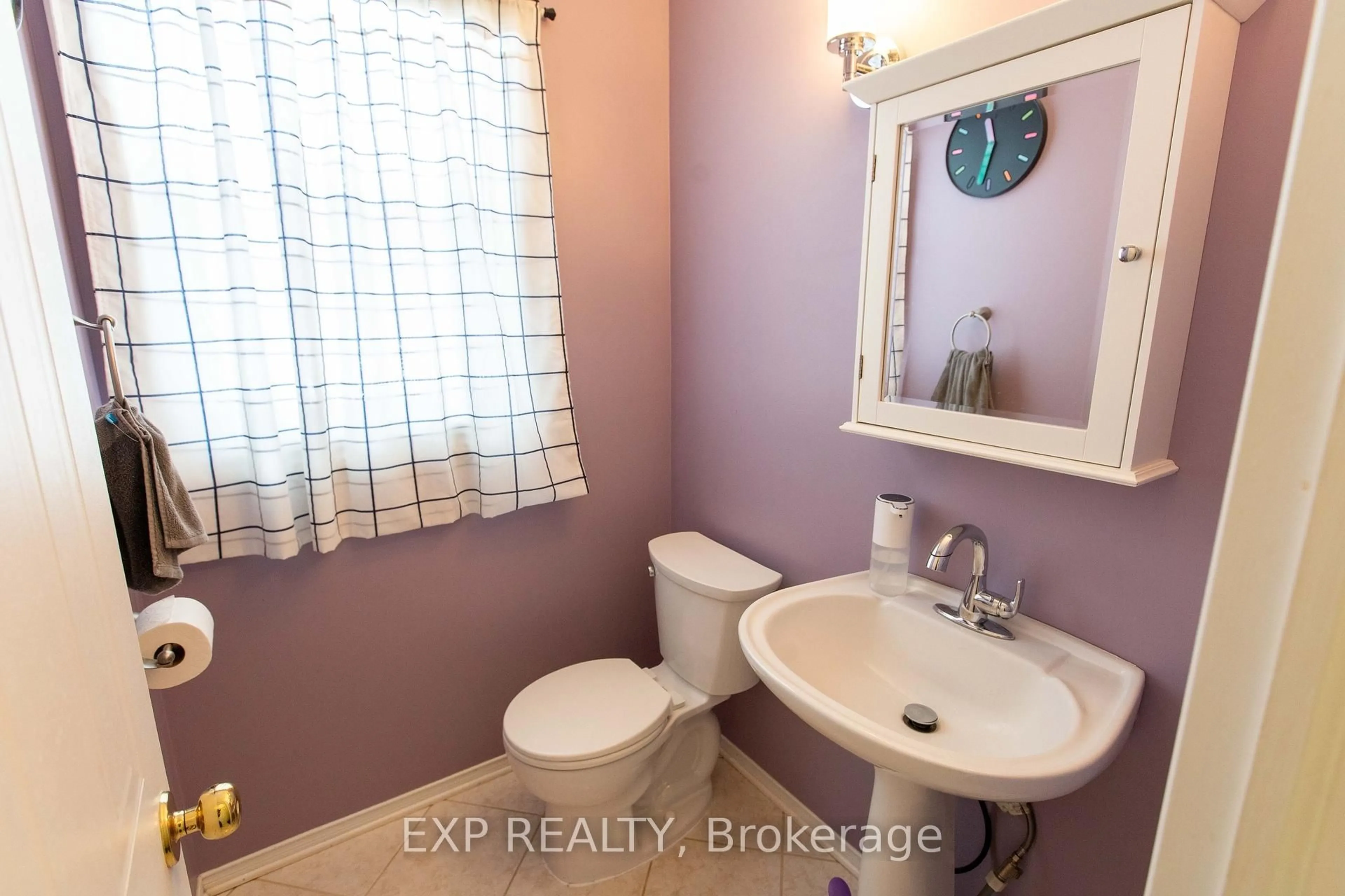 Standard bathroom, ceramic/tile floor for 54 Sheppard's Glen Ave, Ottawa Ontario K2M 2M9