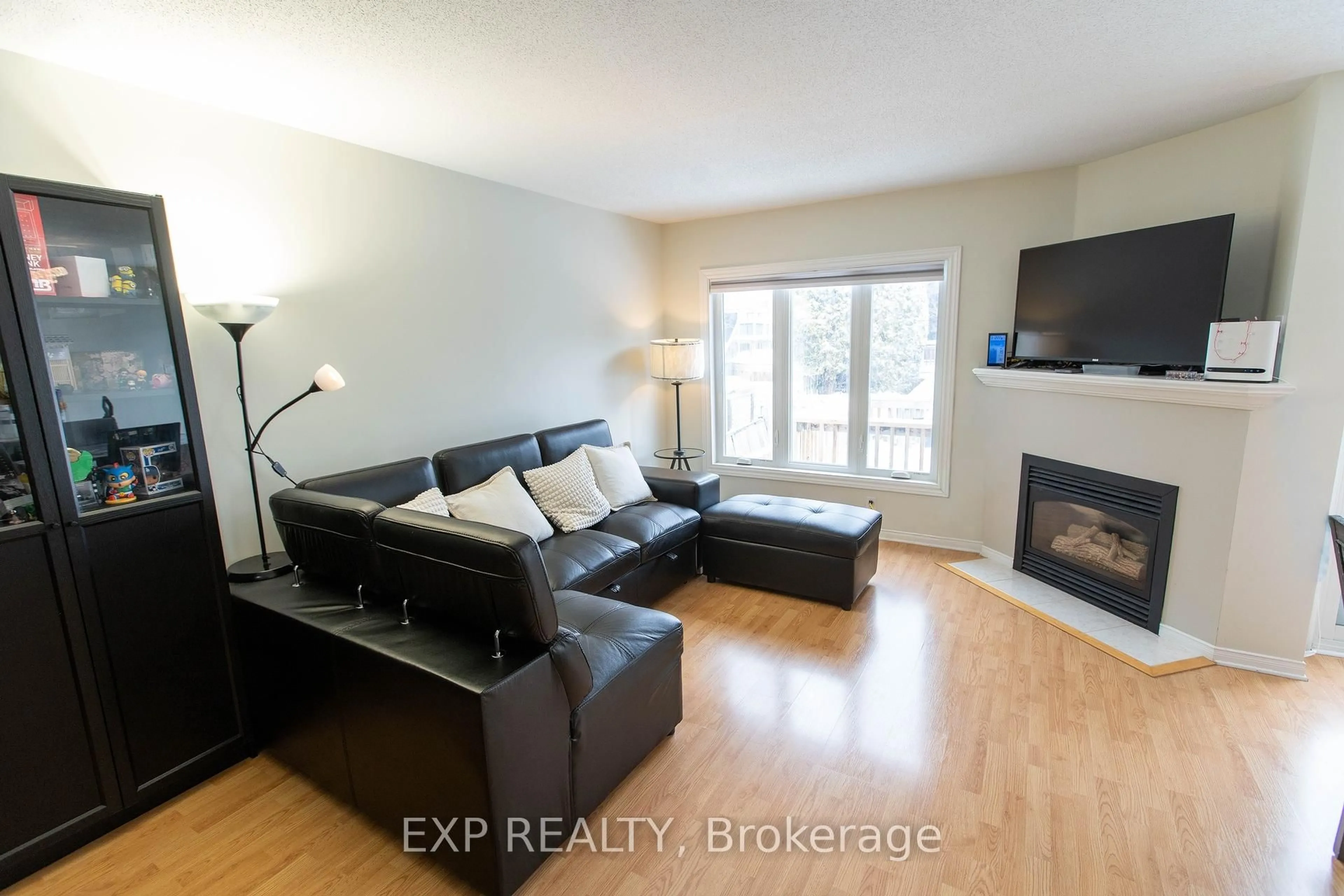 Living room with furniture, wood/laminate floor for 54 Sheppard's Glen Ave, Ottawa Ontario K2M 2M9