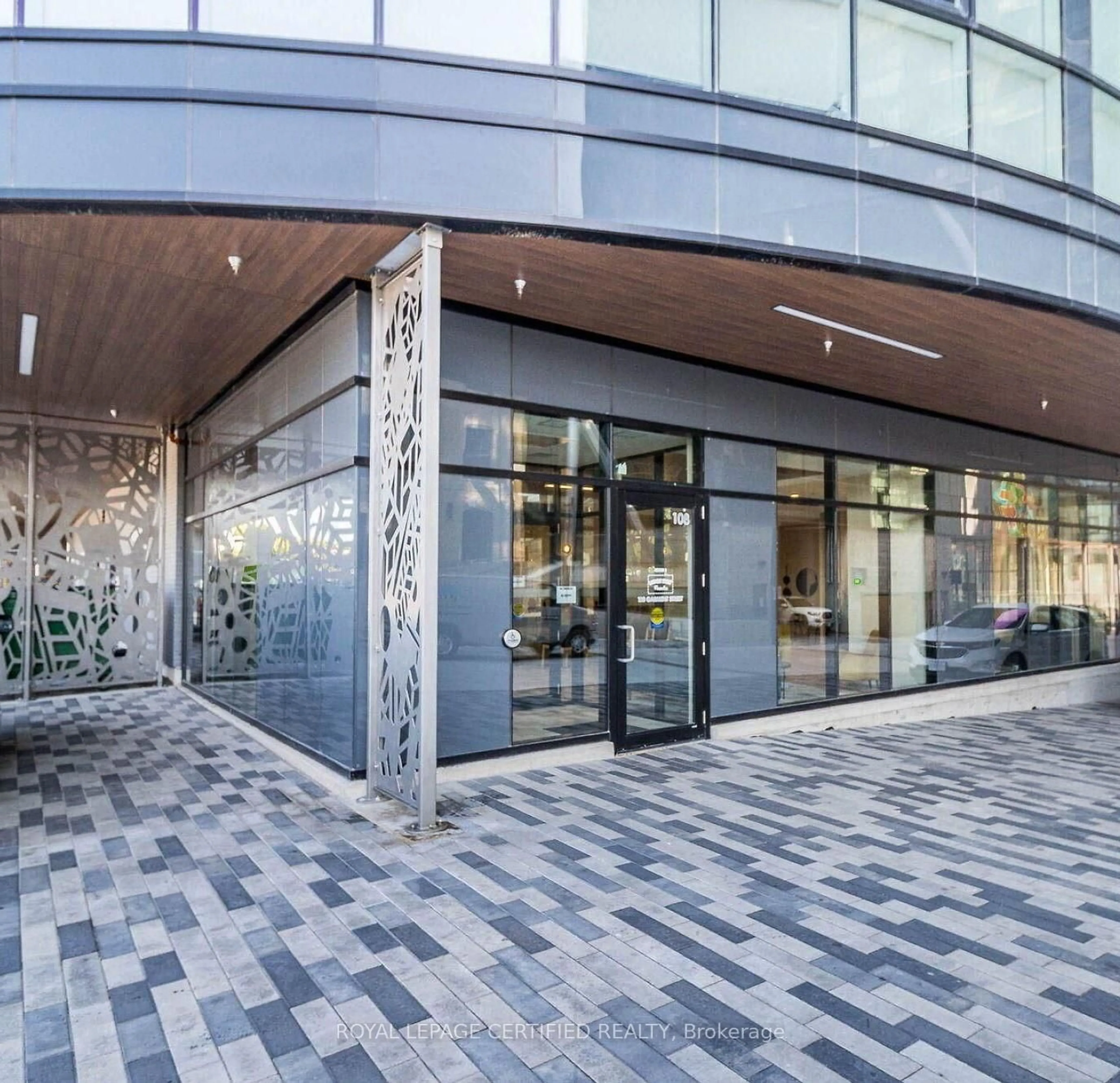 Indoor foyer for 108 Garment St #1502, Kitchener Ontario N2G 0E2