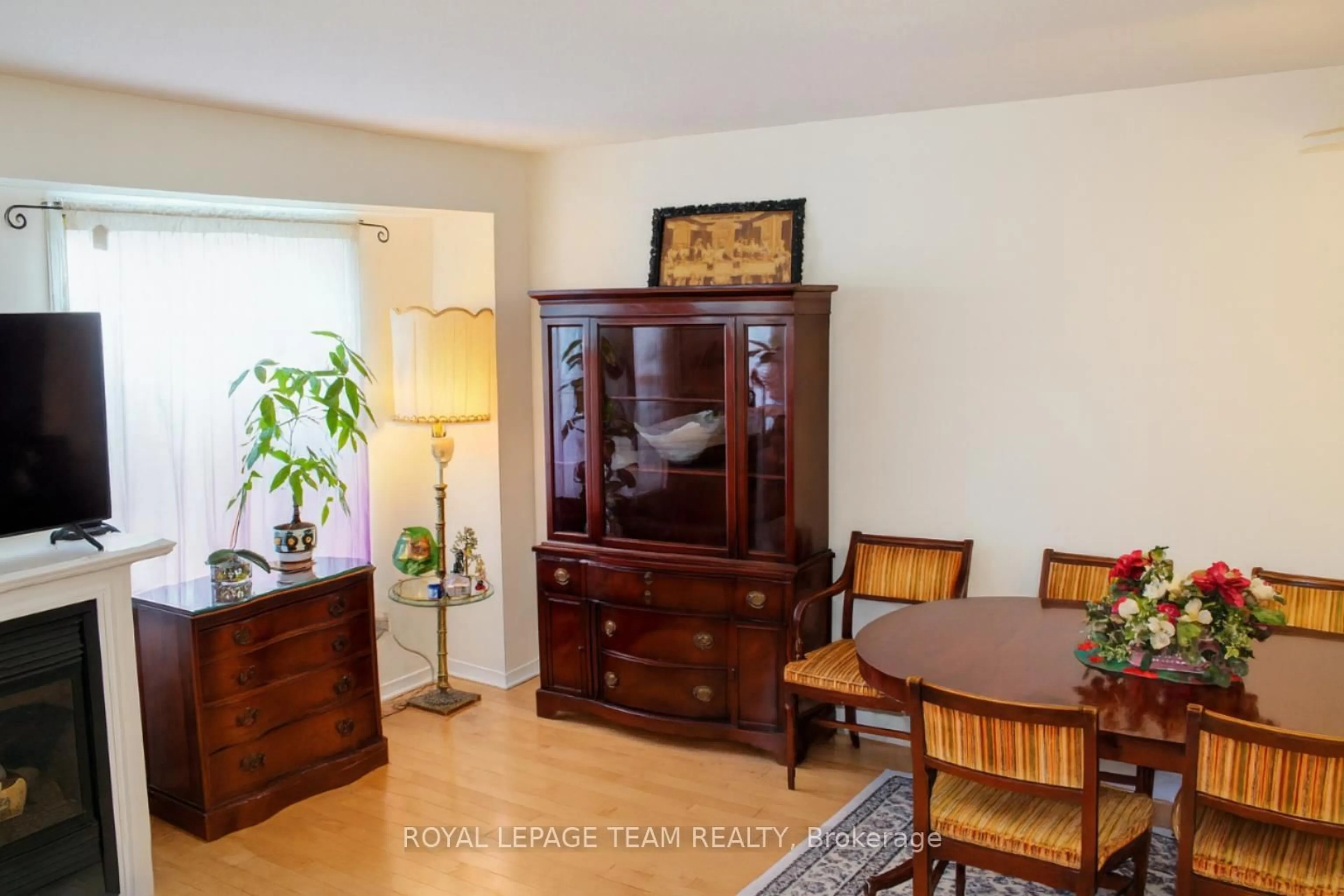 Dining room, unknown for 20 Heartleaf Private, Ottawa Ontario K1T 3Z9