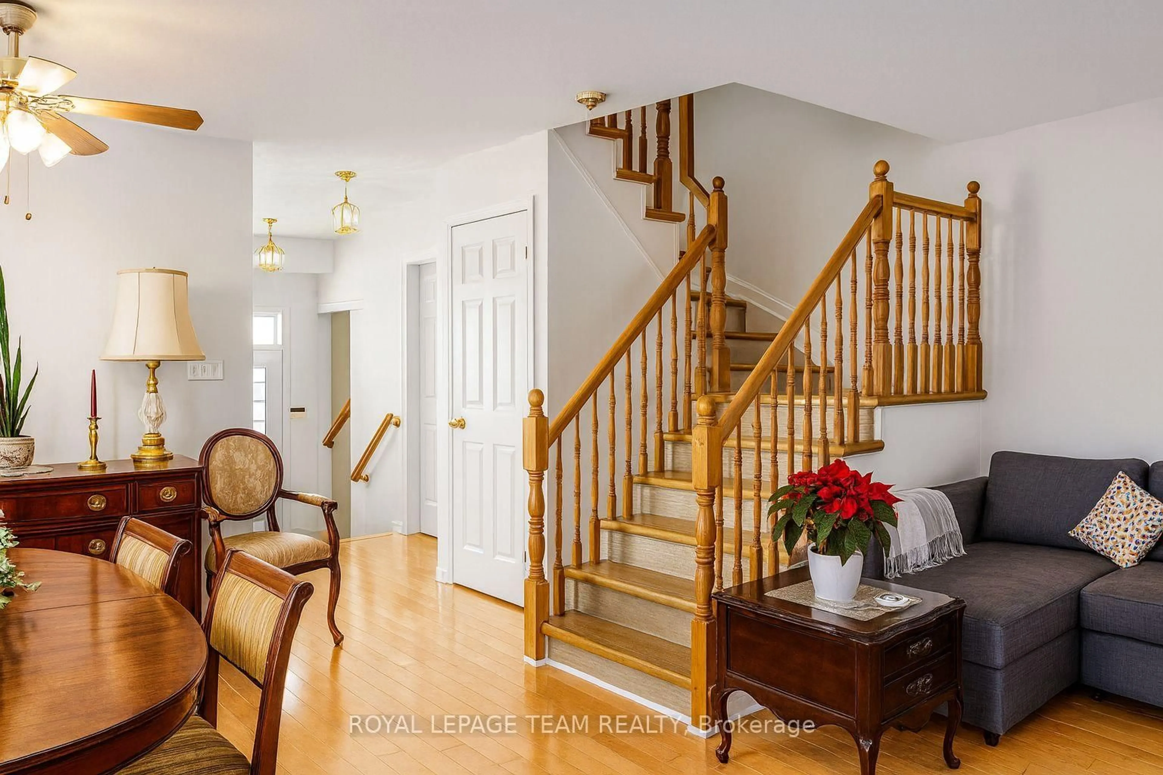 Indoor entryway for 20 Heartleaf Private, Ottawa Ontario K1T 3Z9