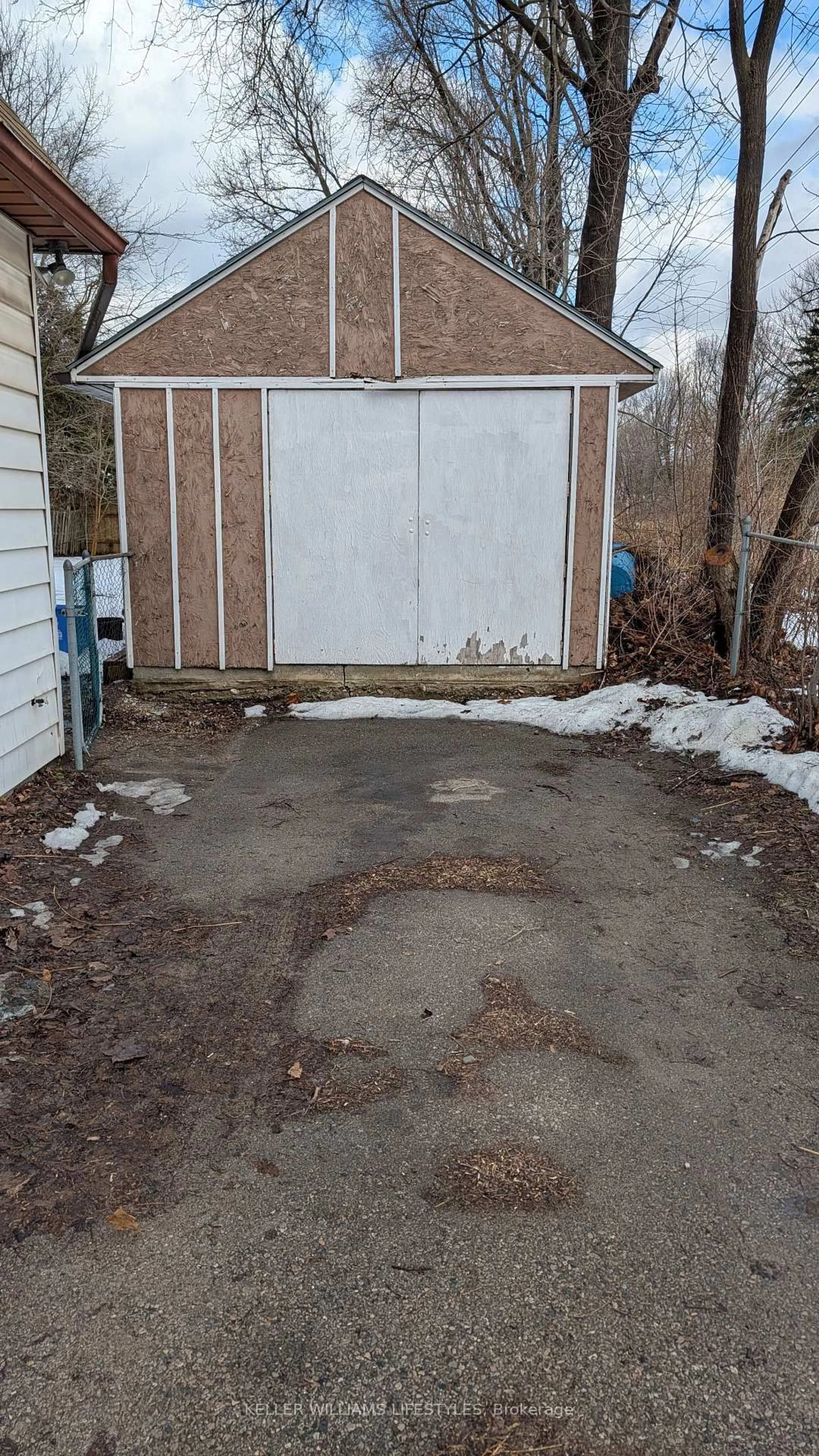 Shed for 1004 HAMILTON Rd, London East Ontario N5W 1A5