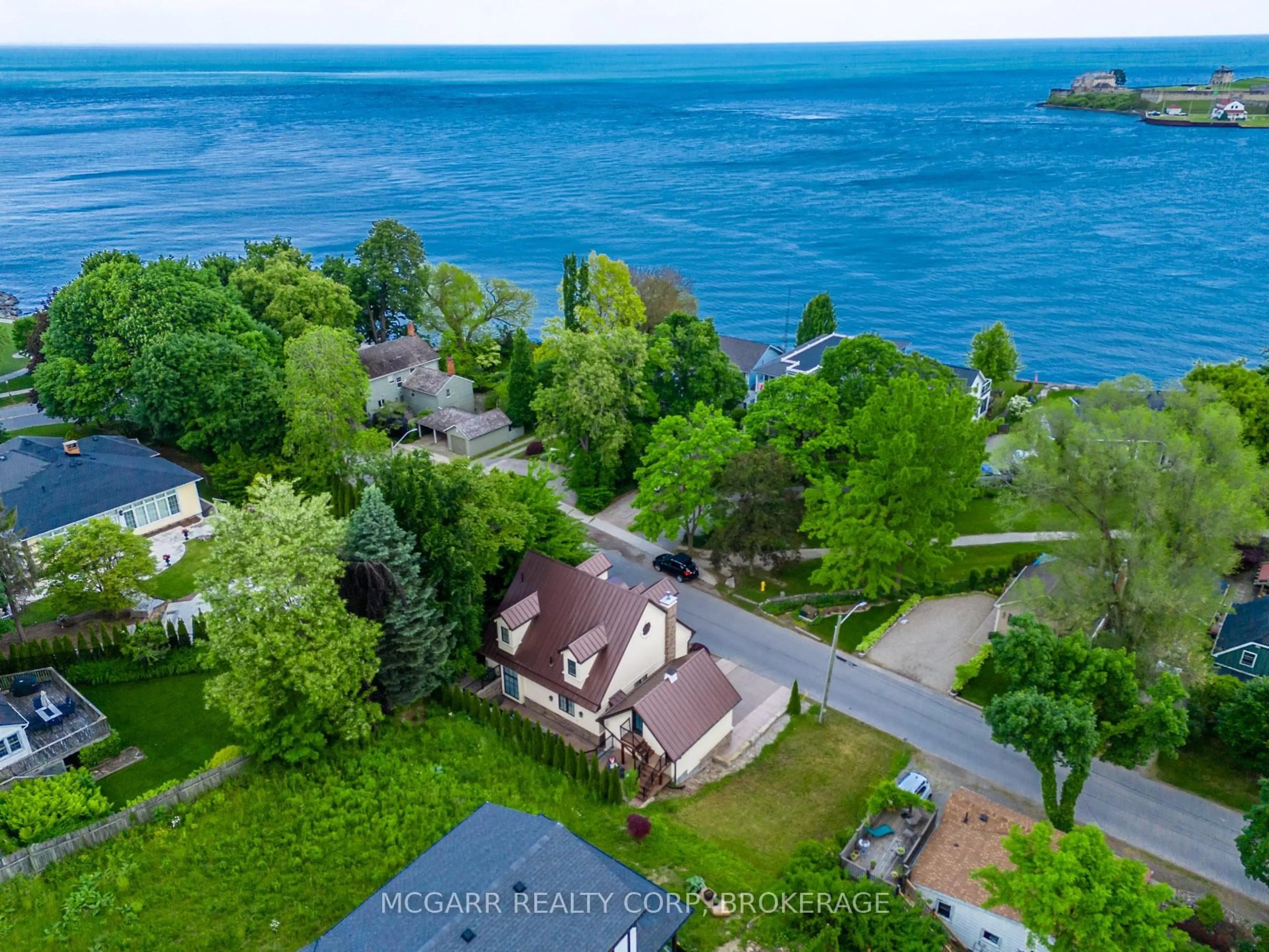 A pic from outside/outdoor area/front of a property/back of a property/a pic from drone, water/lake/river/ocean view for 26 Delater St, Niagara-on-the-Lake Ontario L0S 1J0