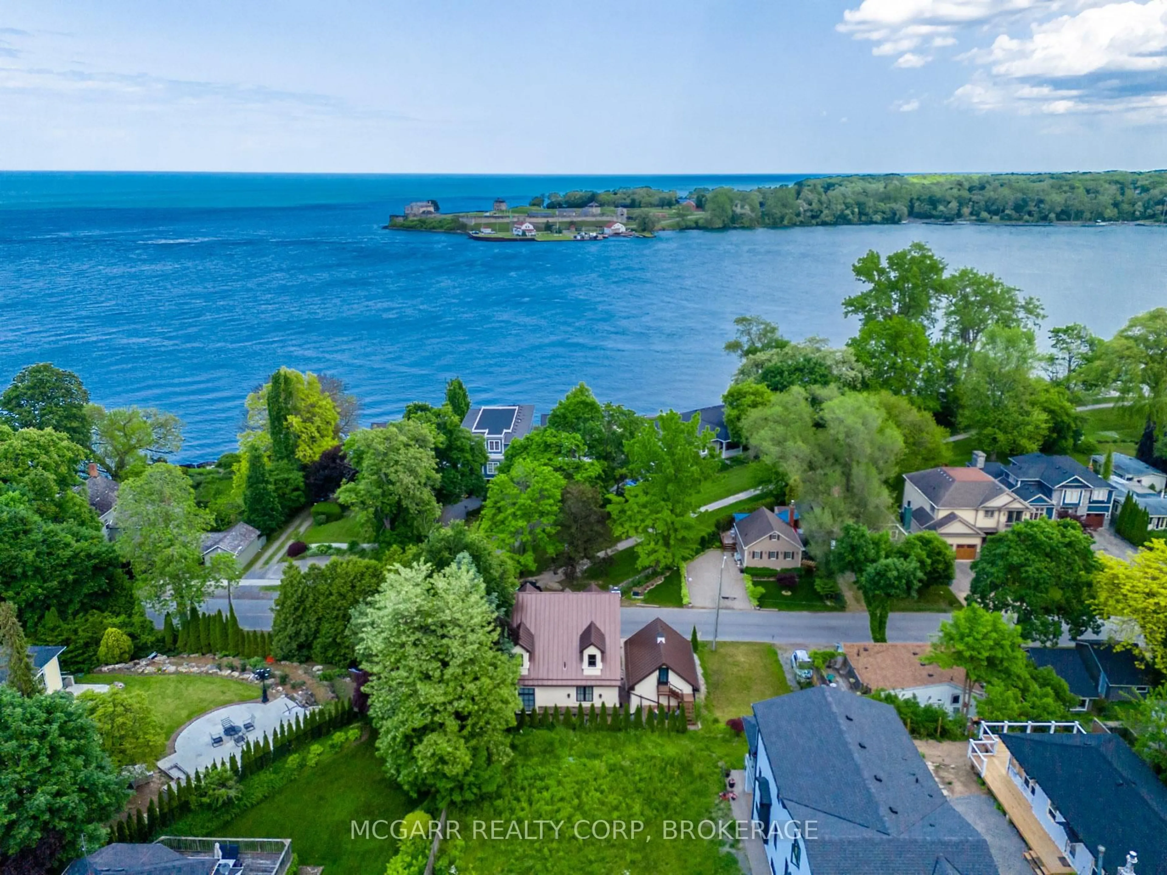 A pic from outside/outdoor area/front of a property/back of a property/a pic from drone, water/lake/river/ocean view for 26 Delater St, Niagara-on-the-Lake Ontario L0S 1J0