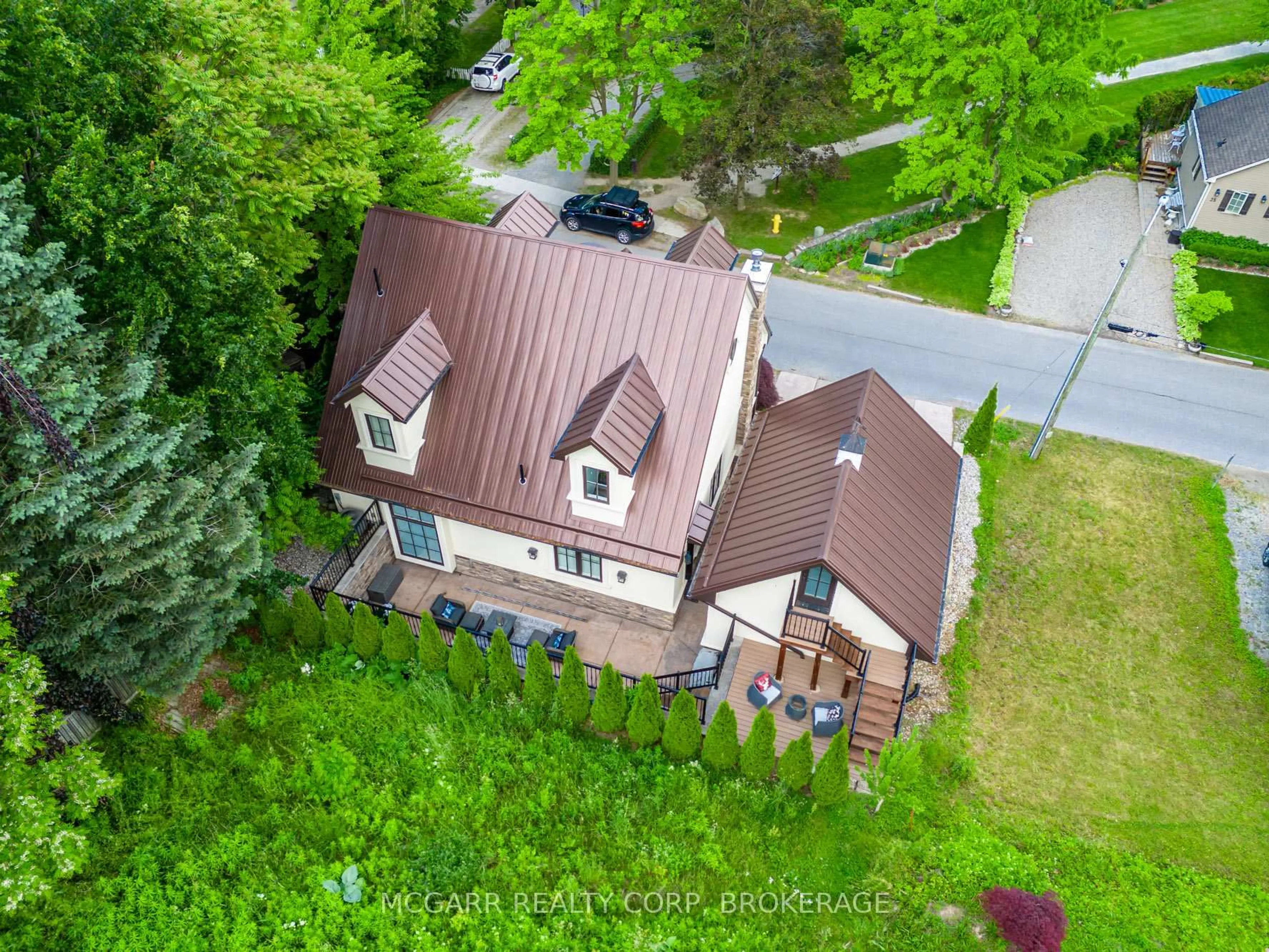 A pic from outside/outdoor area/front of a property/back of a property/a pic from drone, street for 26 Delater St, Niagara-on-the-Lake Ontario L0S 1J0