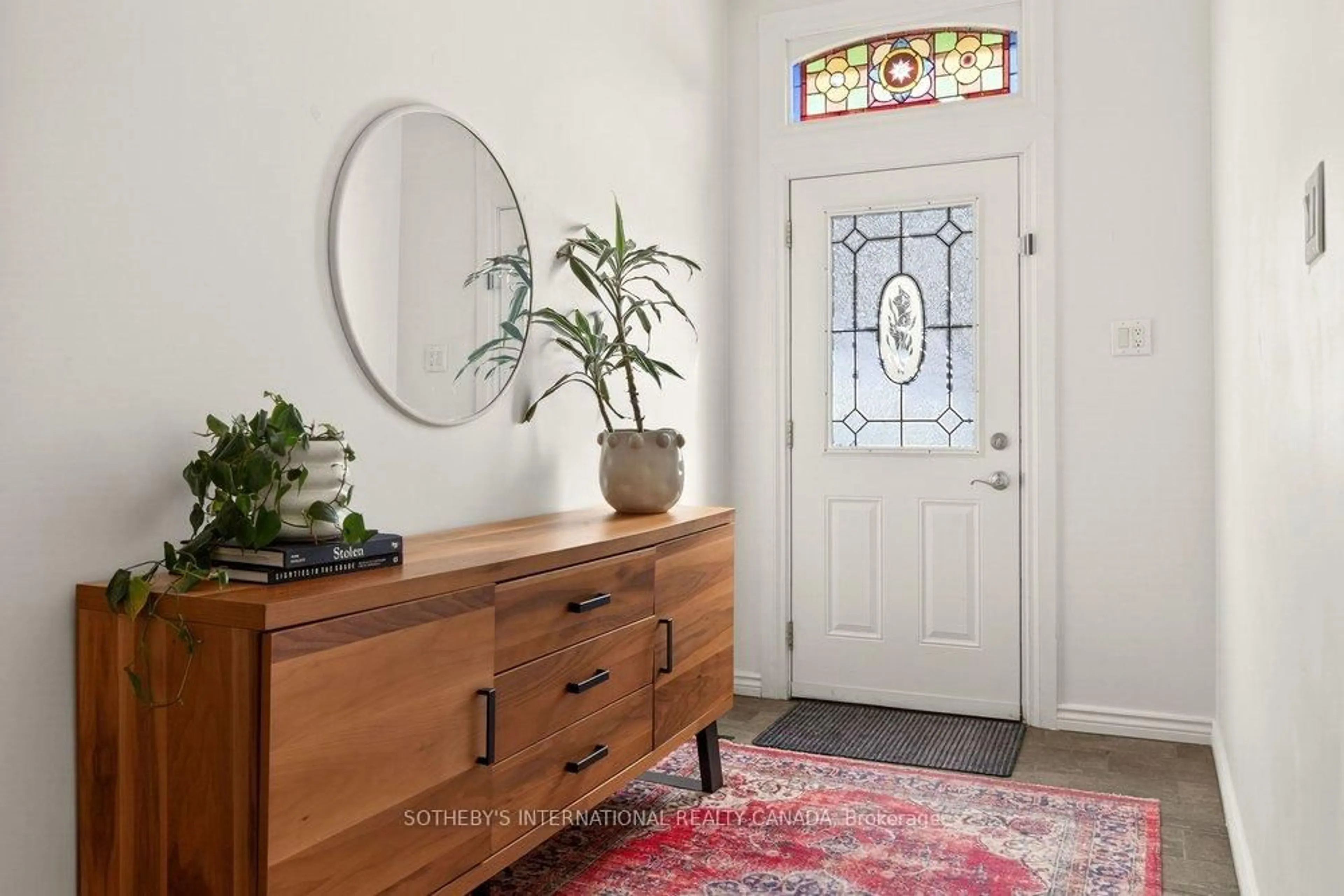 Indoor entryway for 24 Baillie St, Hamilton Ontario L8N 2K5