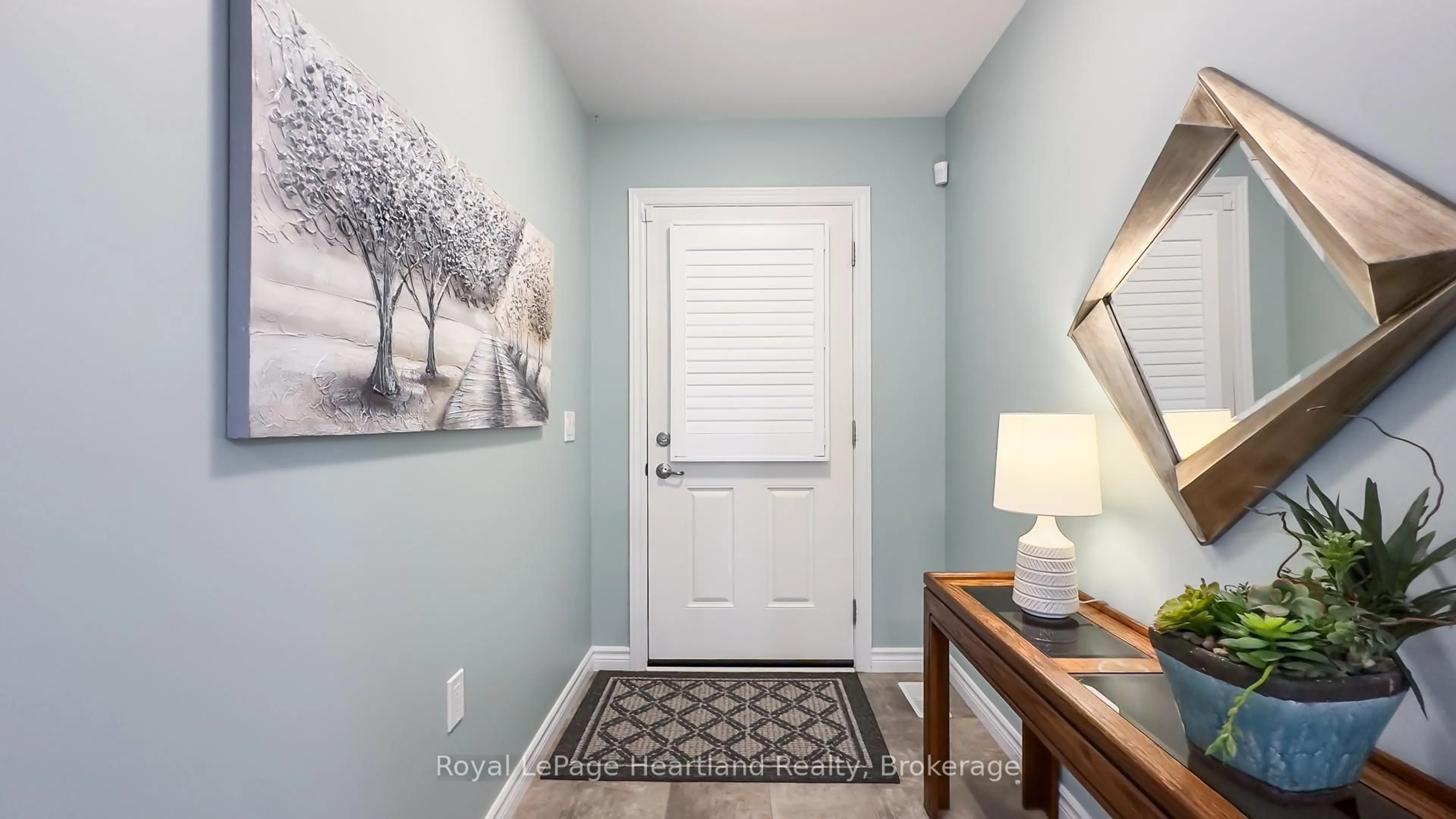 Indoor entryway for 80 LAKE BREEZE Dr, Ashfield-Colborne-Wawanosh Ontario N7A 0B9