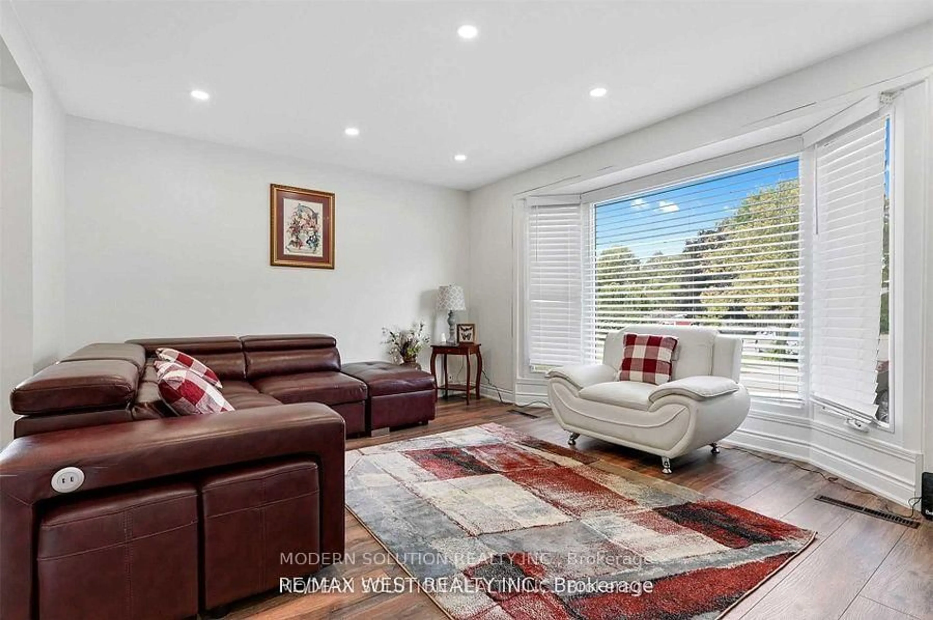 Living room with furniture, unknown for 6260 Ellsworth Pl, Niagara Falls Ontario L2G 4S7