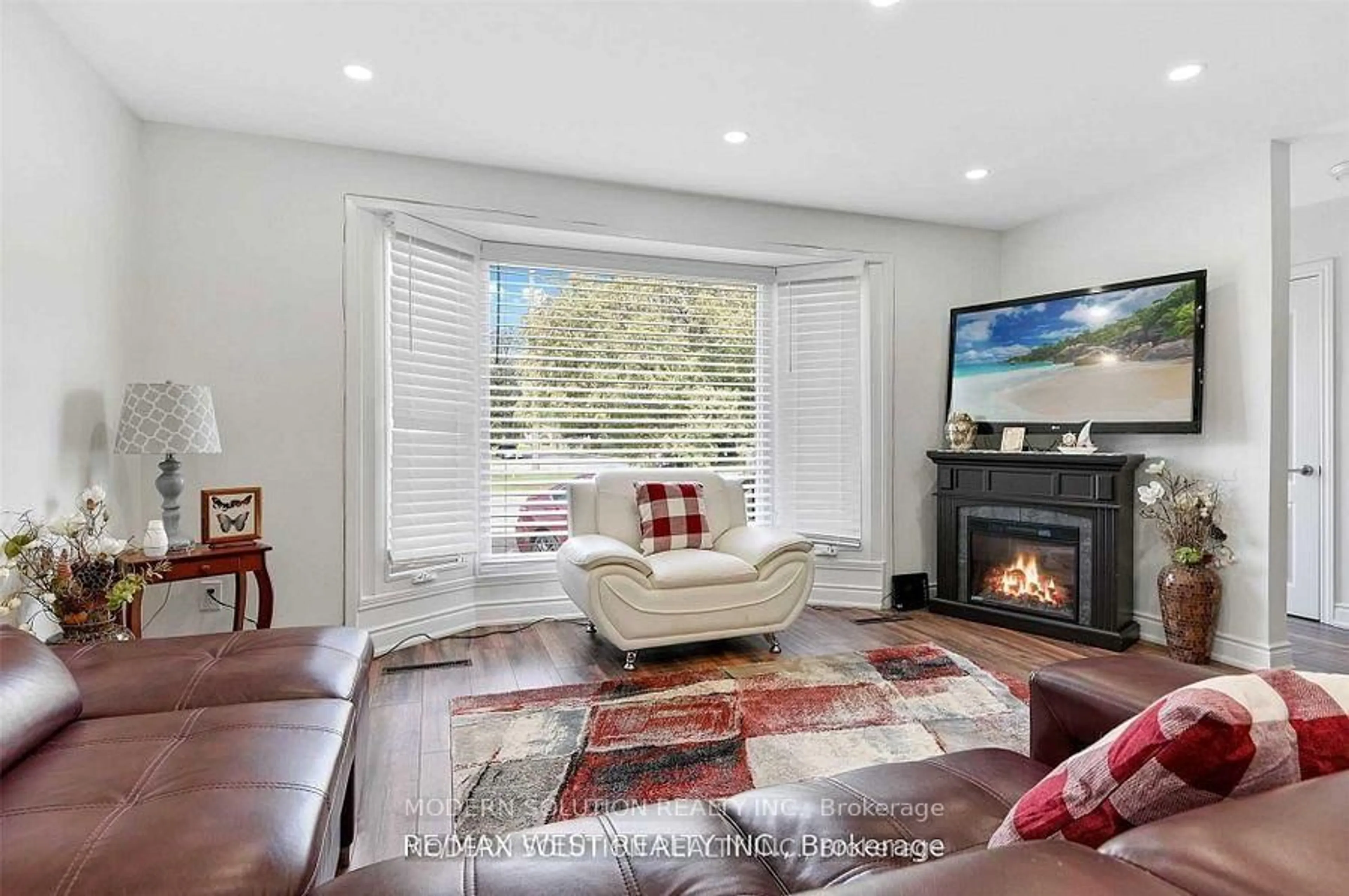 Living room with furniture, unknown for 6260 Ellsworth Pl, Niagara Falls Ontario L2G 4S7