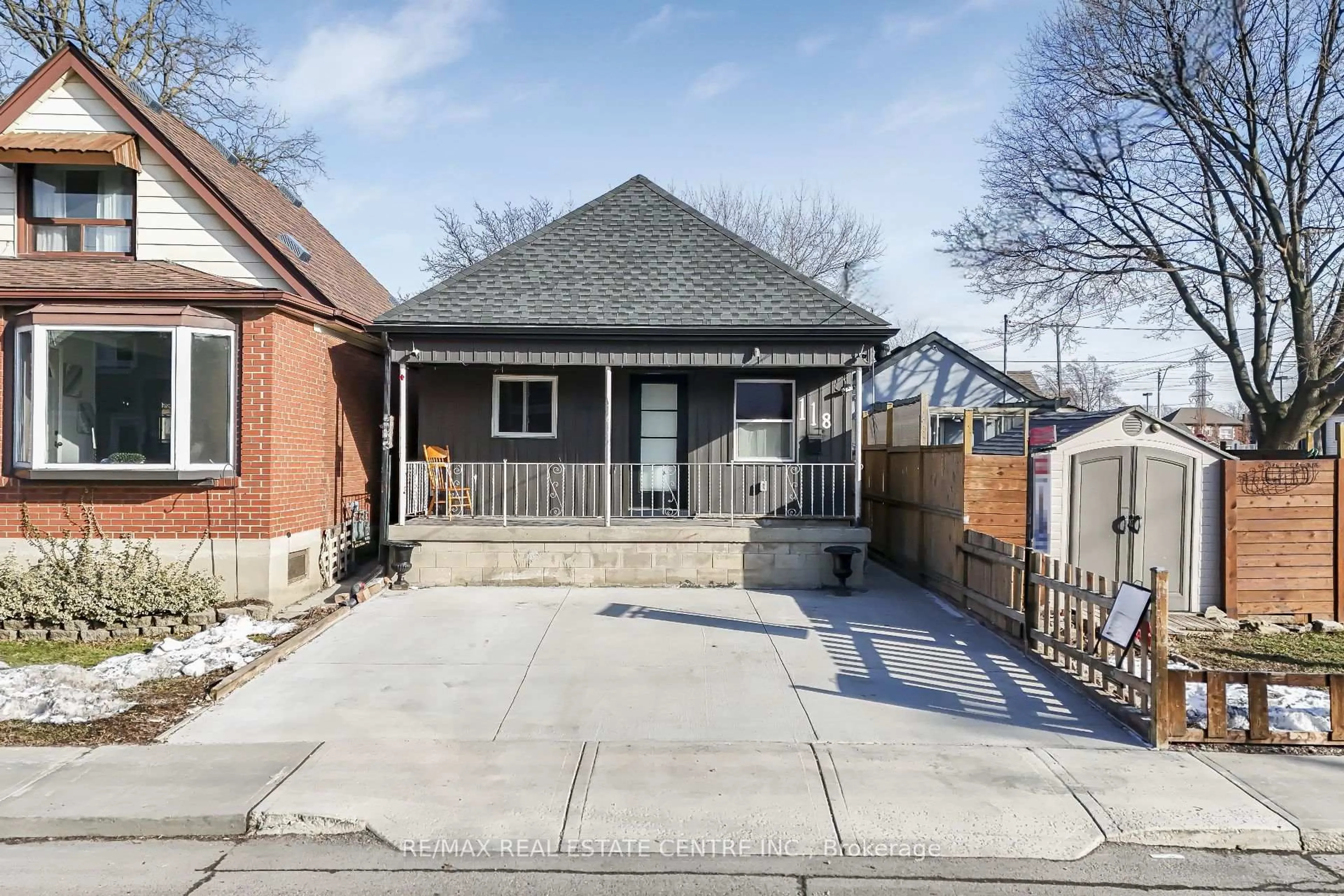 Home with brick exterior material, street for 118 Cope St, Hamilton Ontario L8H 5B4
