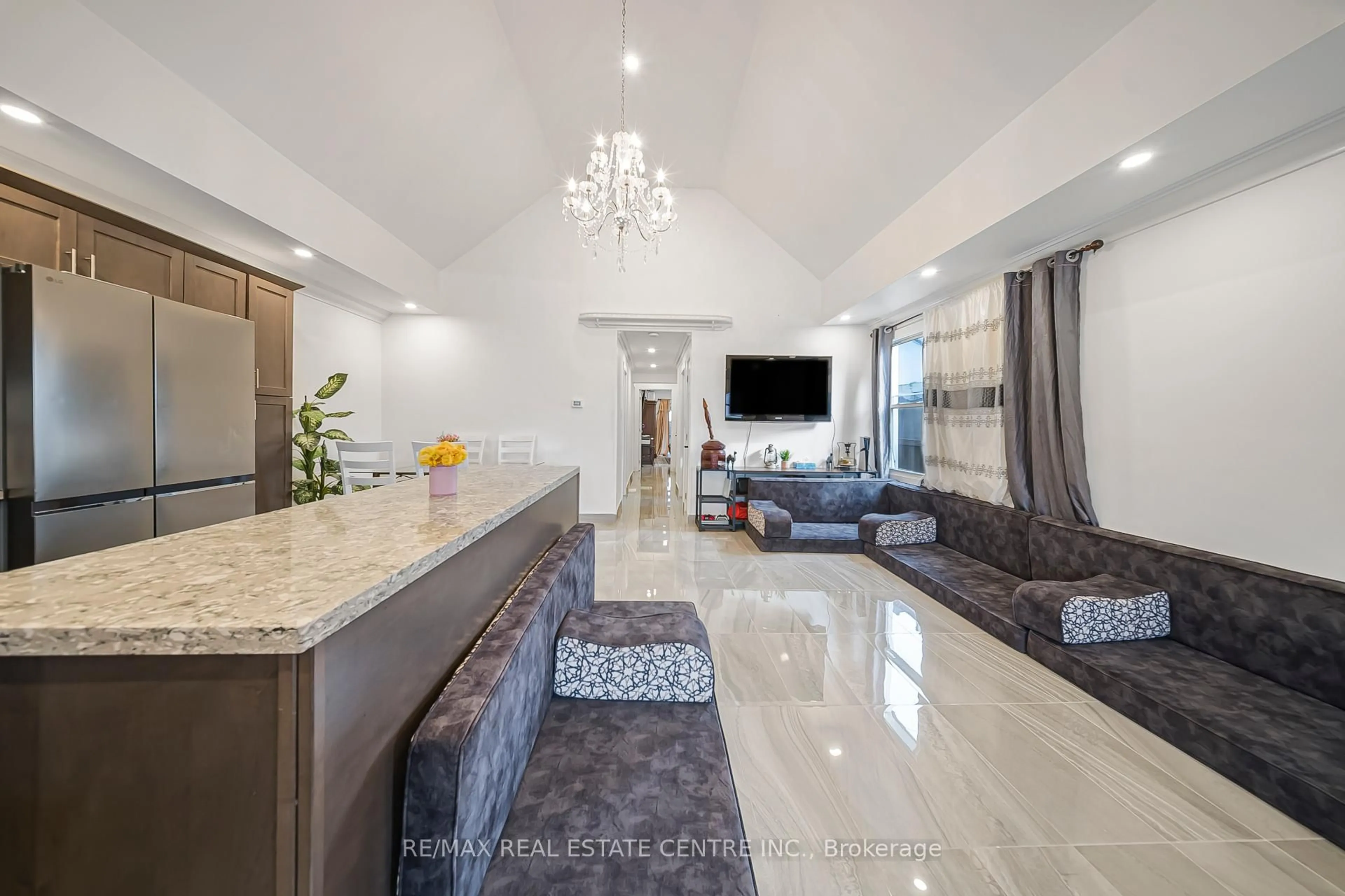 Unknown for 118 Cope St, Hamilton Ontario L8H 5B4