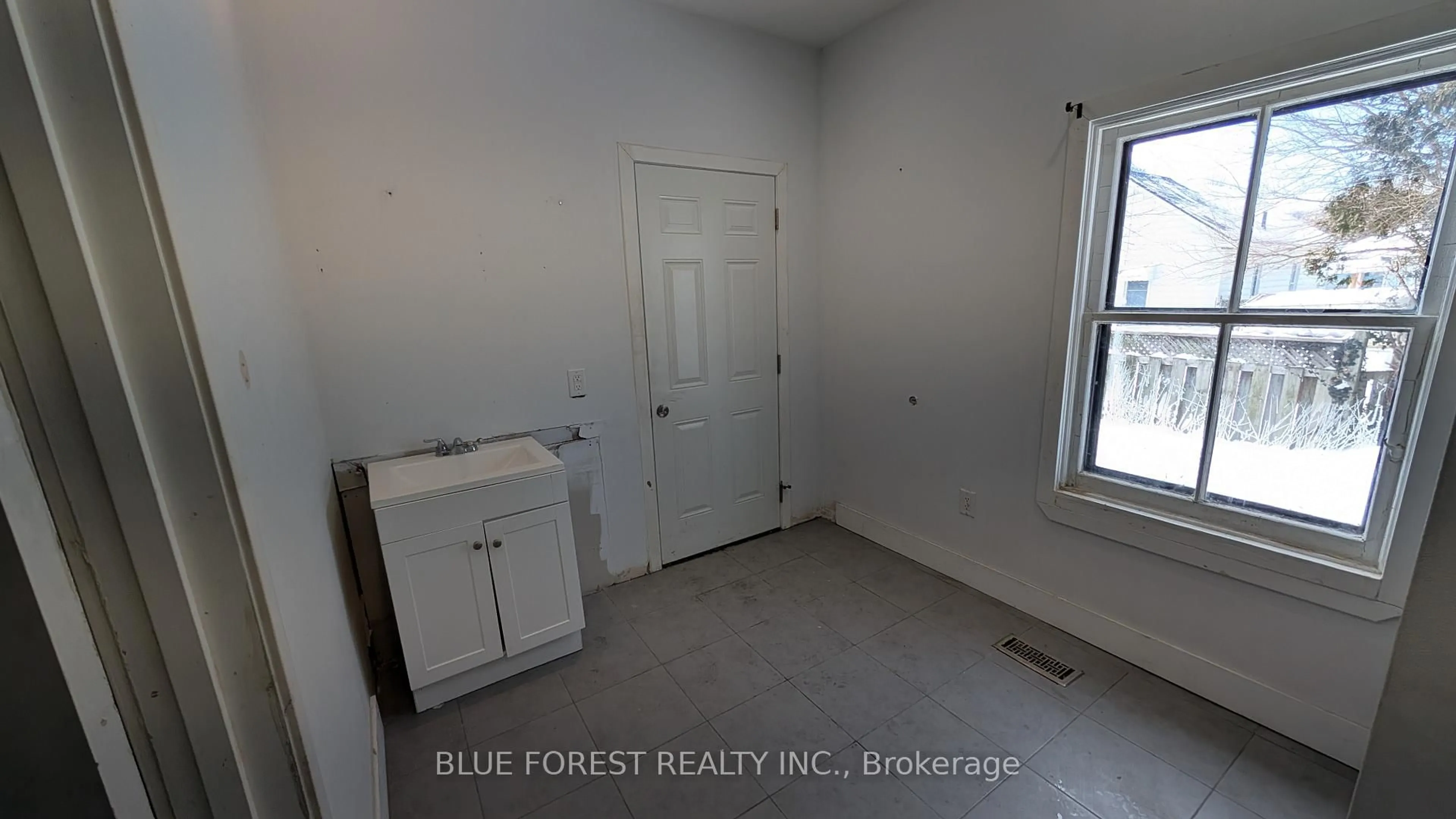 A pic of a room for 26 Nolan St, St. Thomas Ontario N5P 1X2