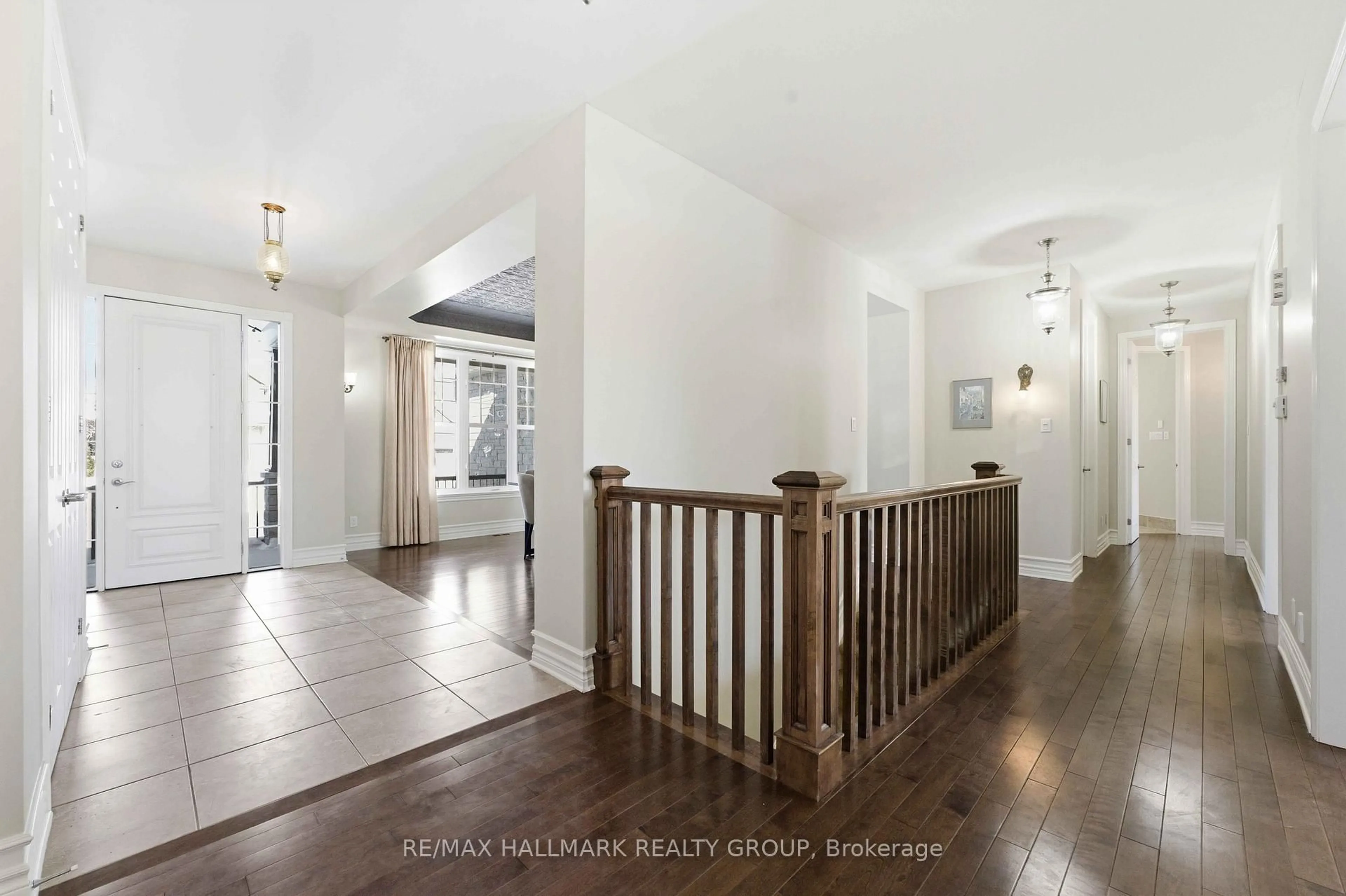 Indoor entryway for 84 Chanonhouse Dr, Richmond Ontario K0A 2Z0