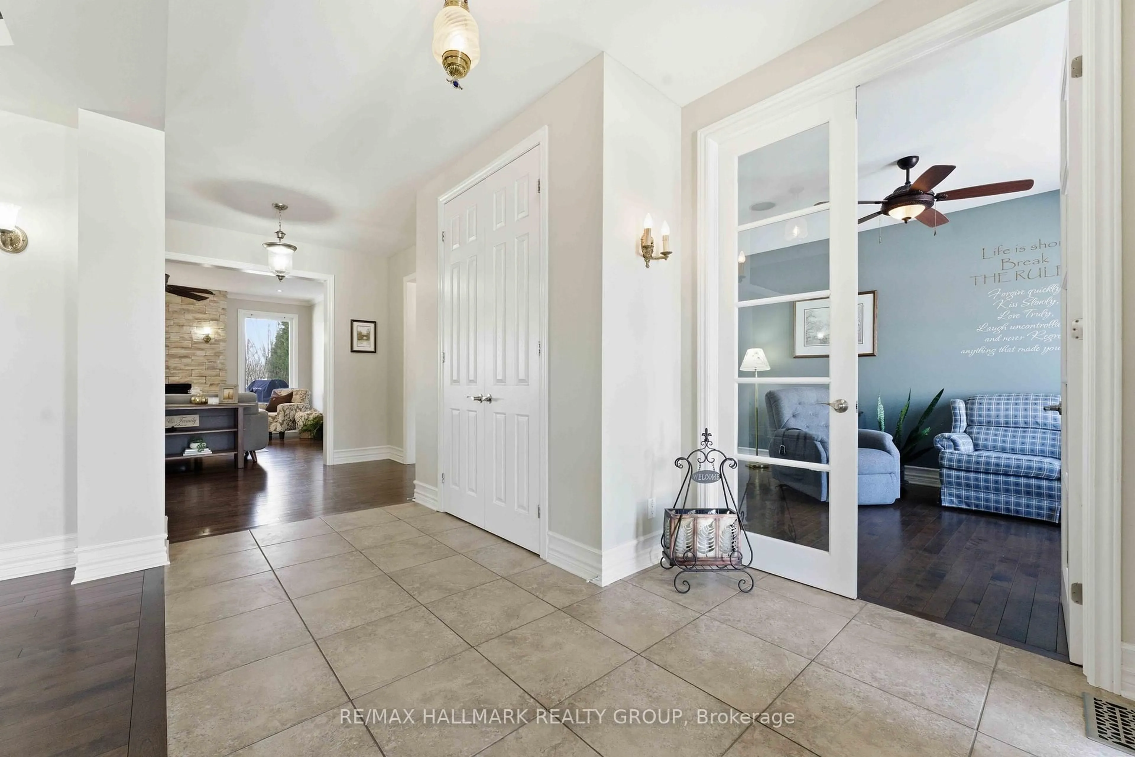 Indoor entryway for 84 Chanonhouse Dr, Richmond Ontario K0A 2Z0