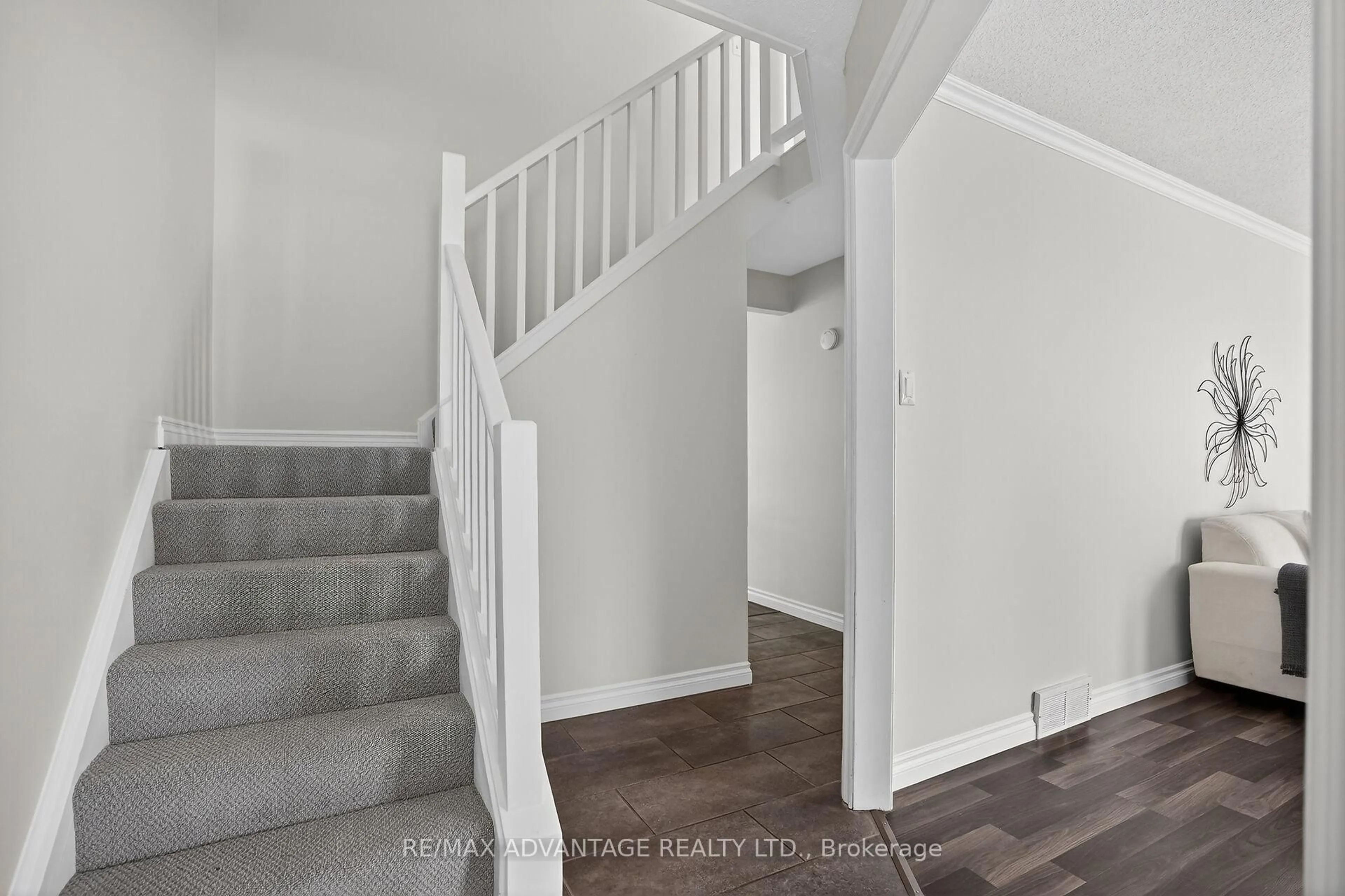 Unknown for 359 Everglade Cres, London North Ontario N6H 4M8