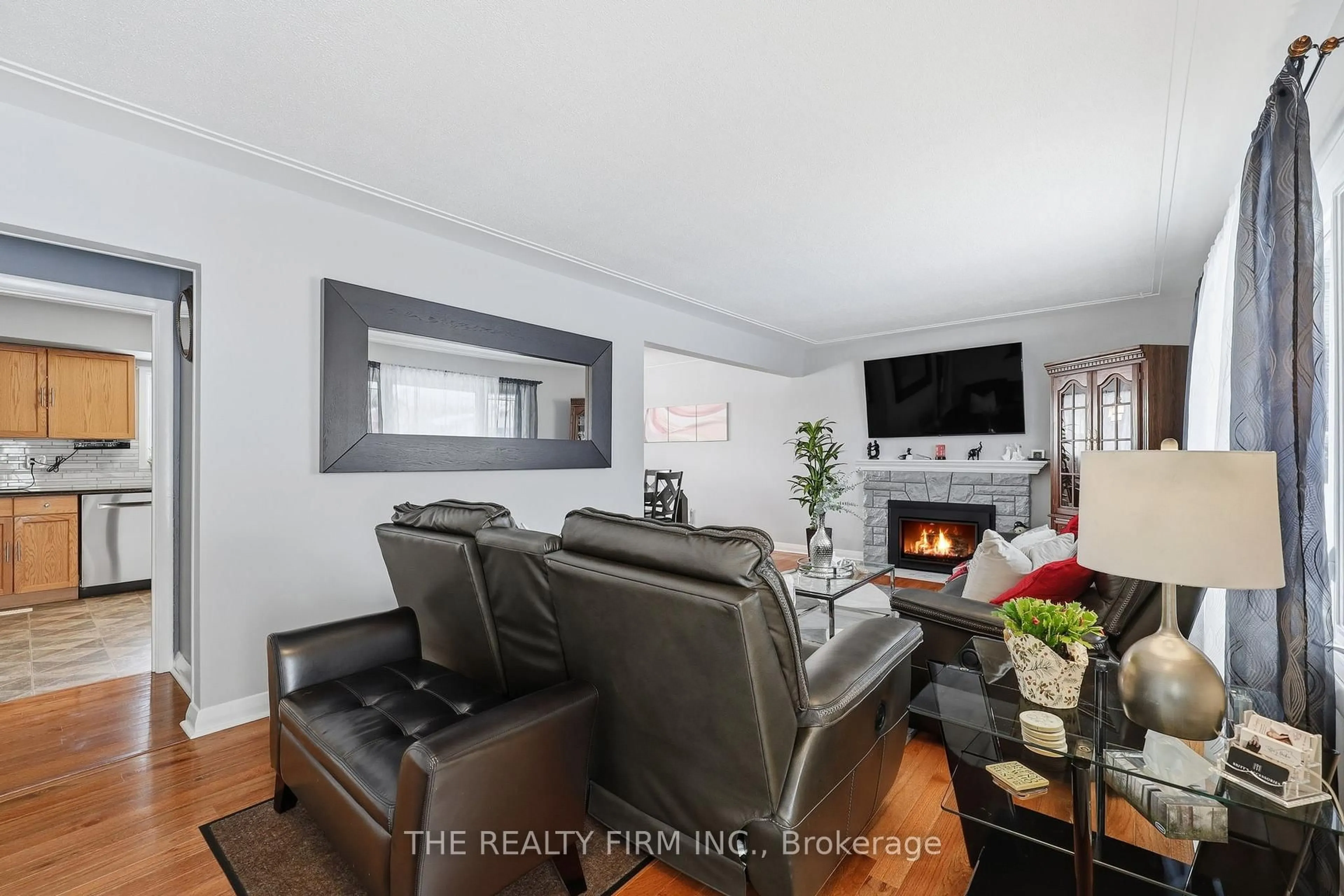 Living room with furniture, unknown for 192 Buckingham St, London South Ontario N5Z 3V5