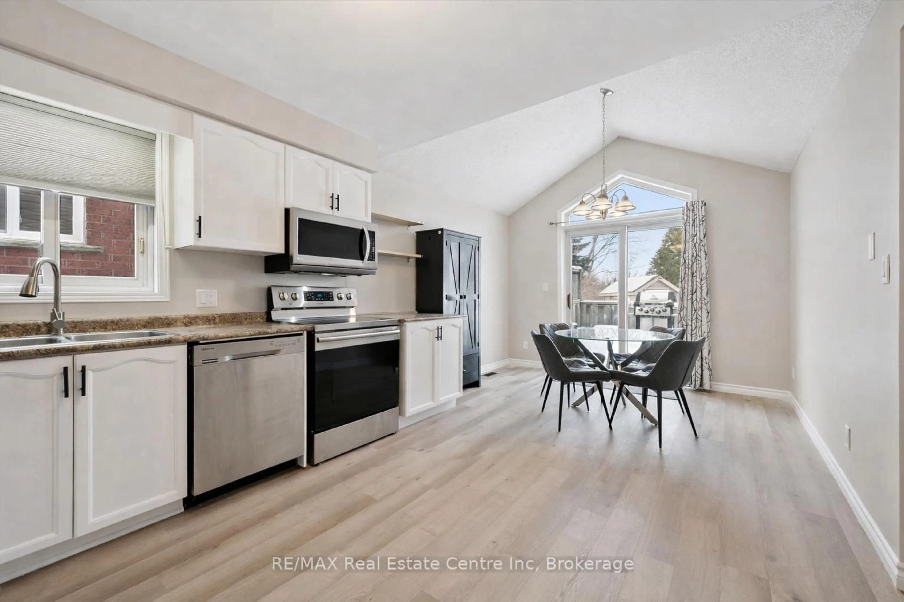 Open concept kitchen, unknown for 42 Tara Cres, Kitchener Ontario N2E 3K9