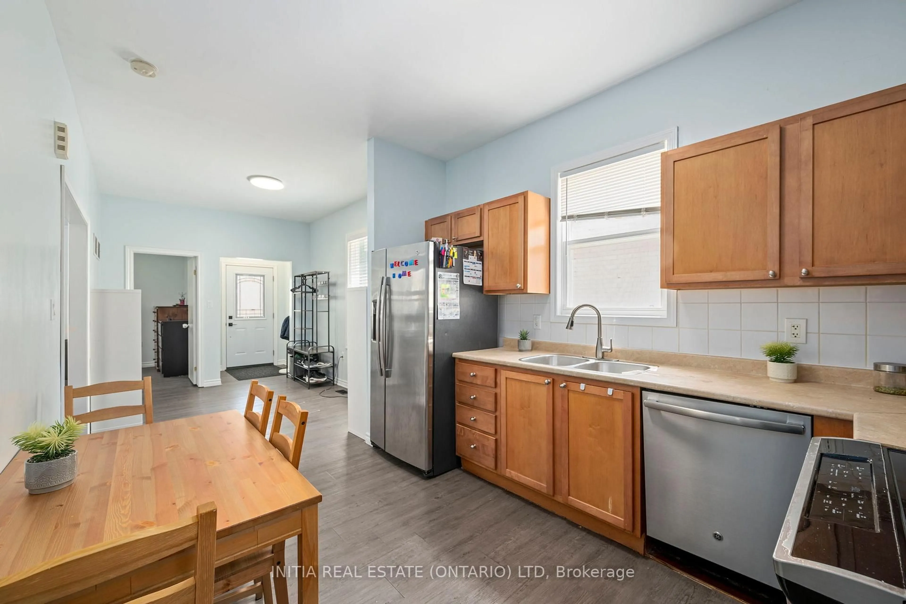 Standard kitchen, unknown for 330 Salisbury St, London East Ontario N5Y 3A9