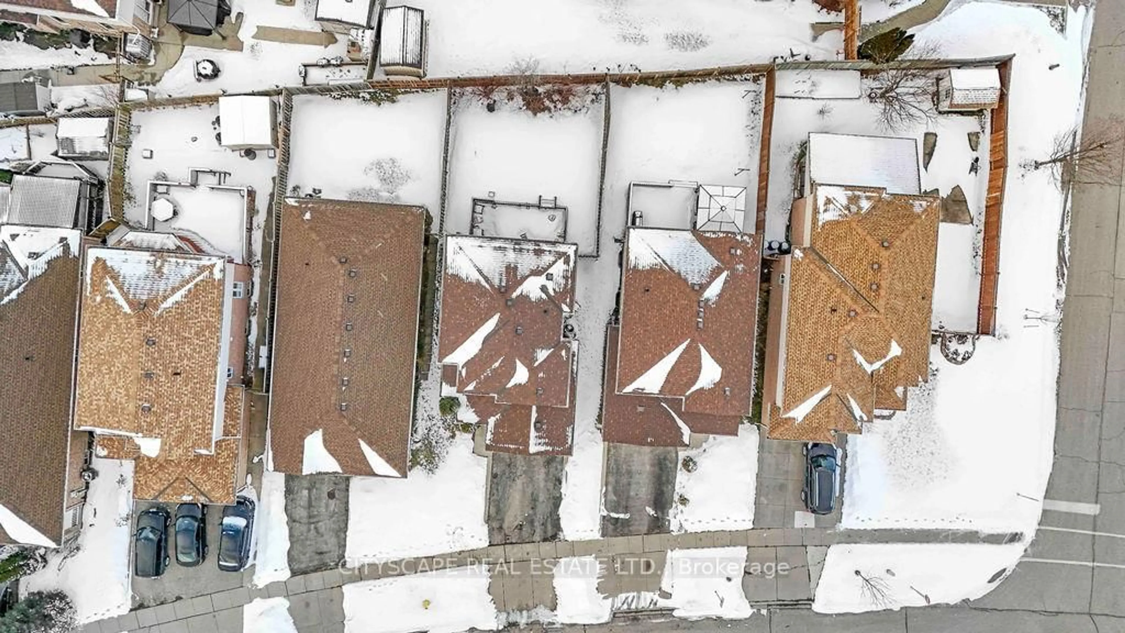 A pic from outside/outdoor area/front of a property/back of a property/a pic from drone, building for 67 Maple Bush Dr, Cambridge Ontario N1T 2C6