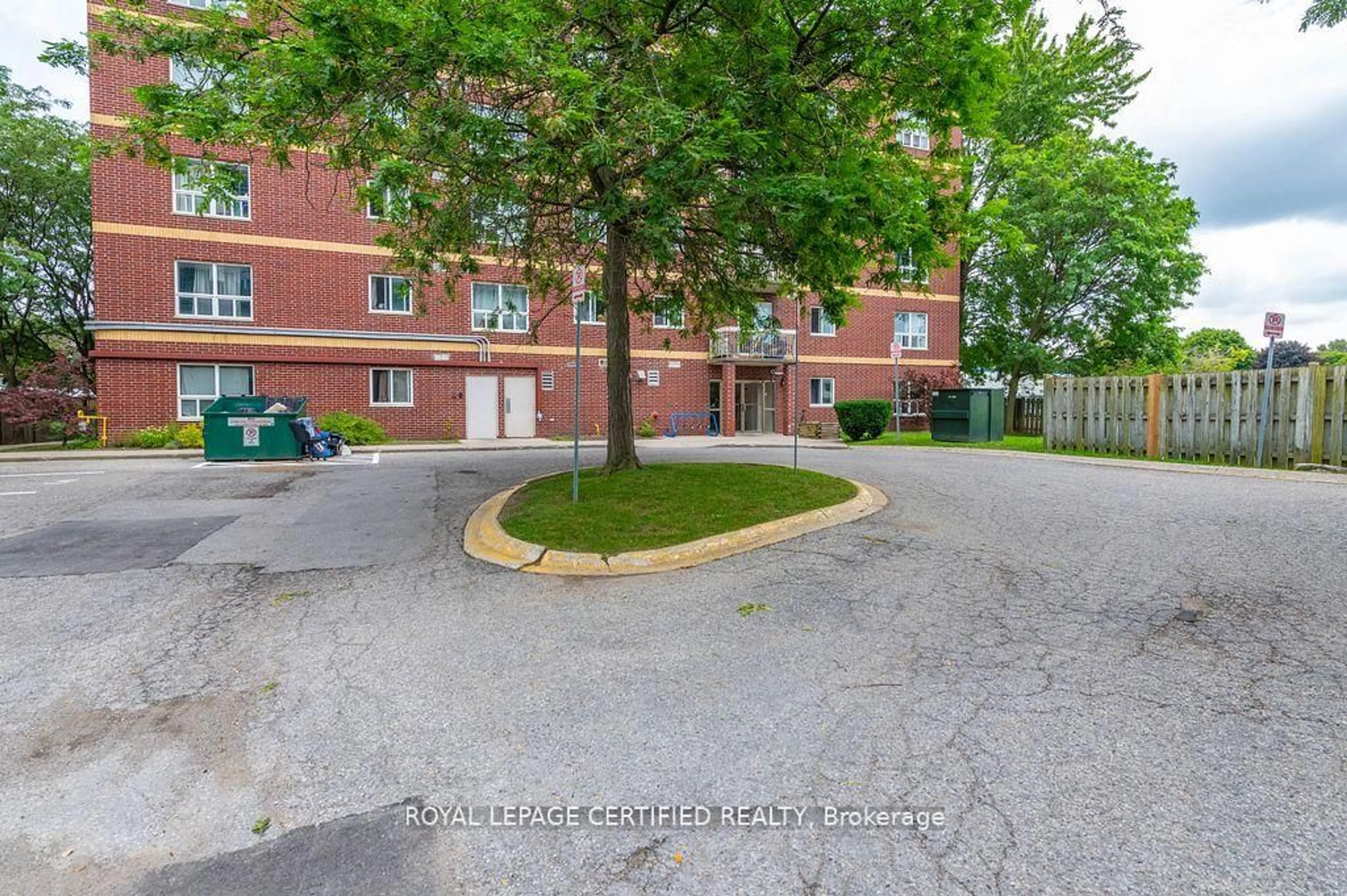 Unknown for 626 FIRST St #301, London East Ontario N5V 2A2