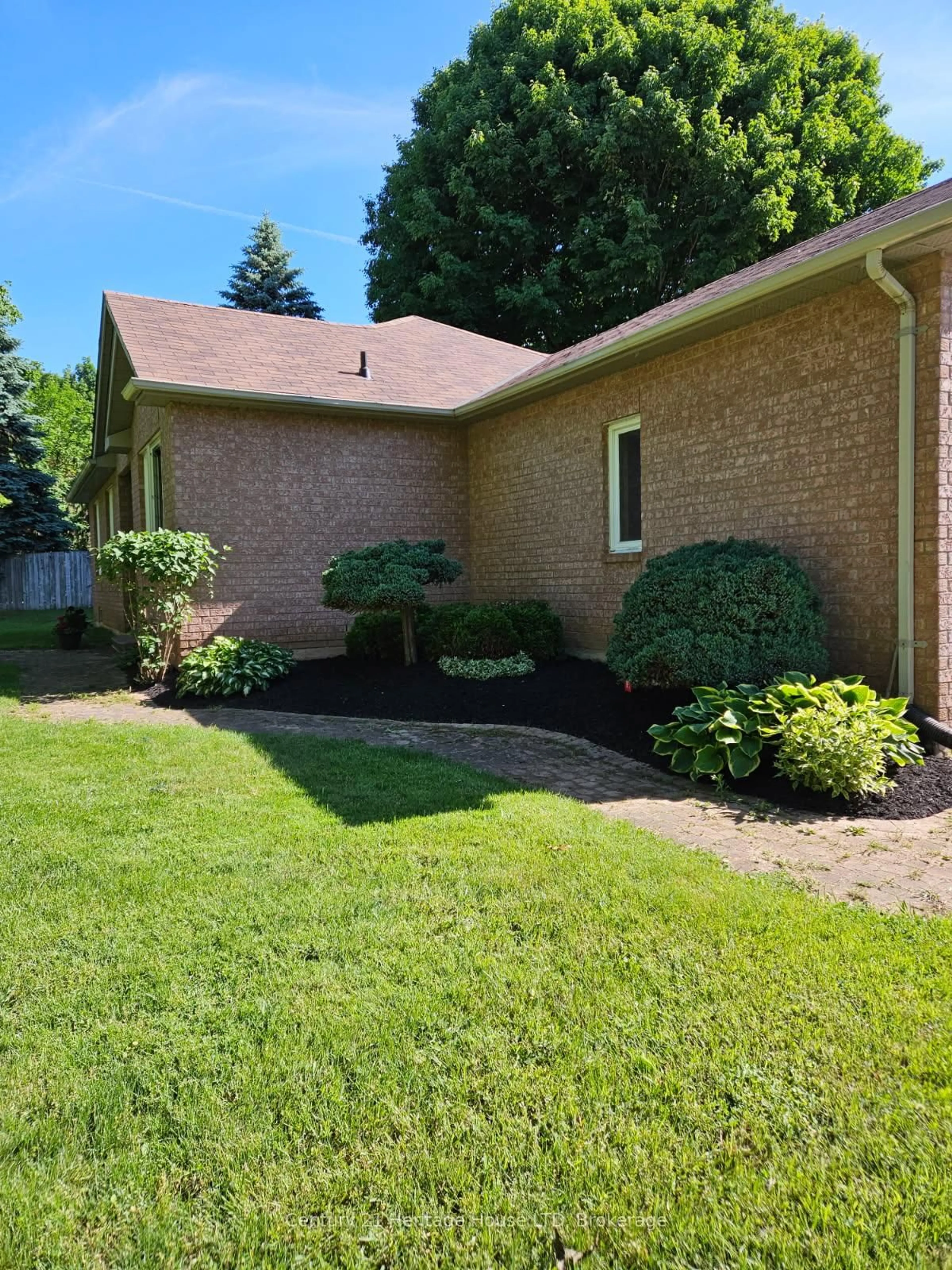 Home with brick exterior material, street for 17 Meadowbrook Lane, Pelham Ontario L0S 1E4