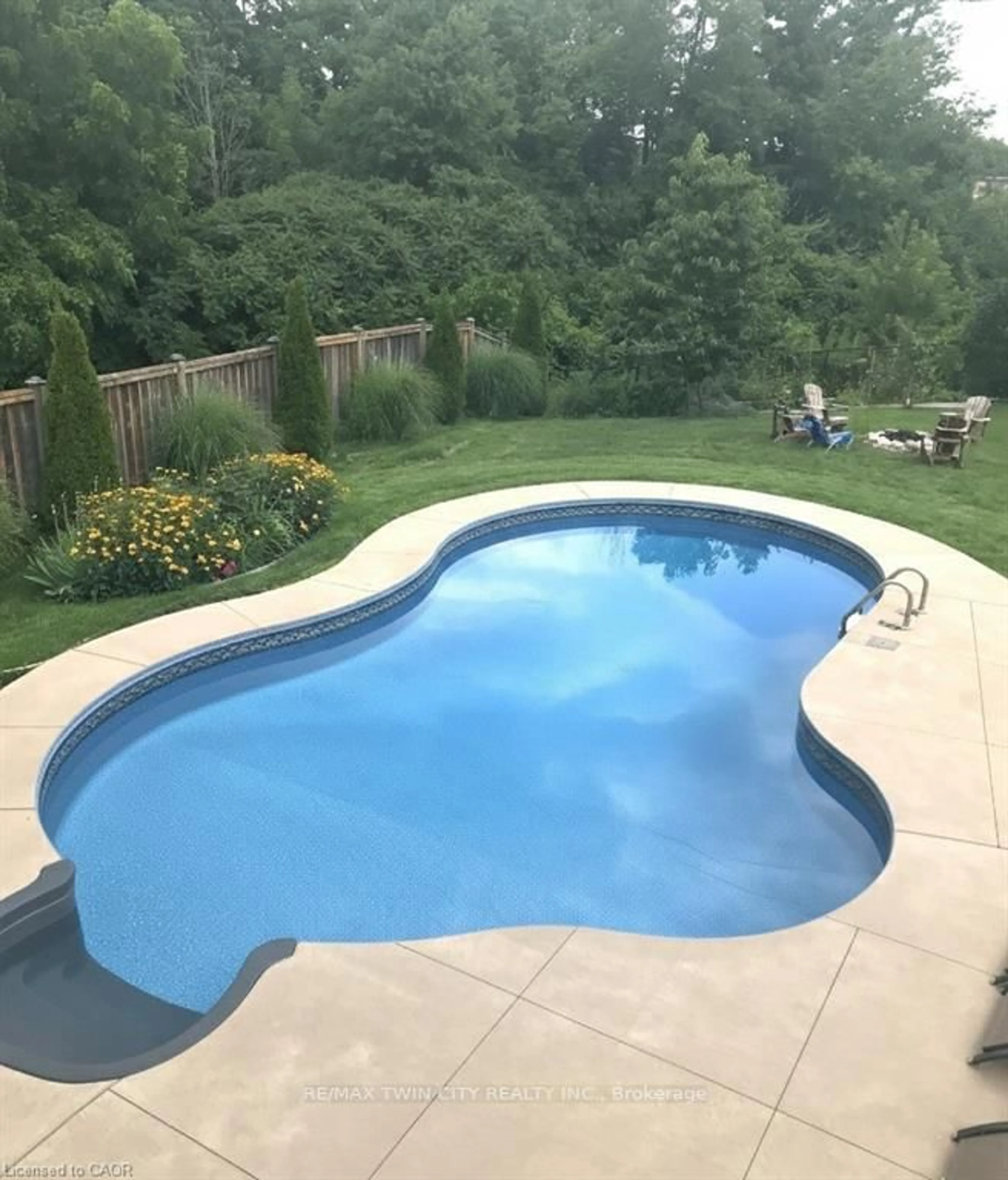 Pool for 928 EVENS POND Crt, Kitchener Ontario N2R 0B8