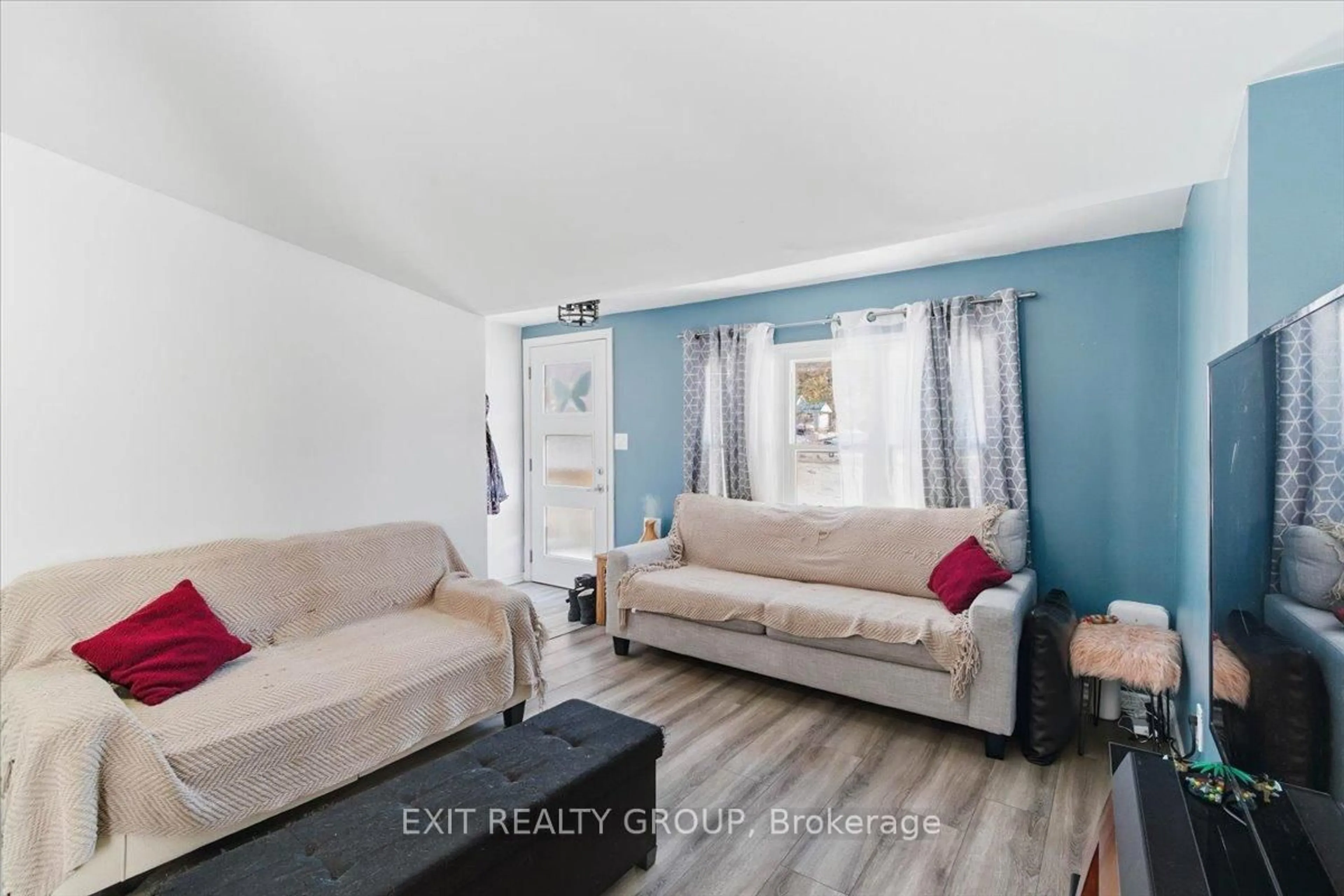 Living room with furniture, unknown for 22166 Loyalist Pkwy, Quinte West Ontario K0K 1L0