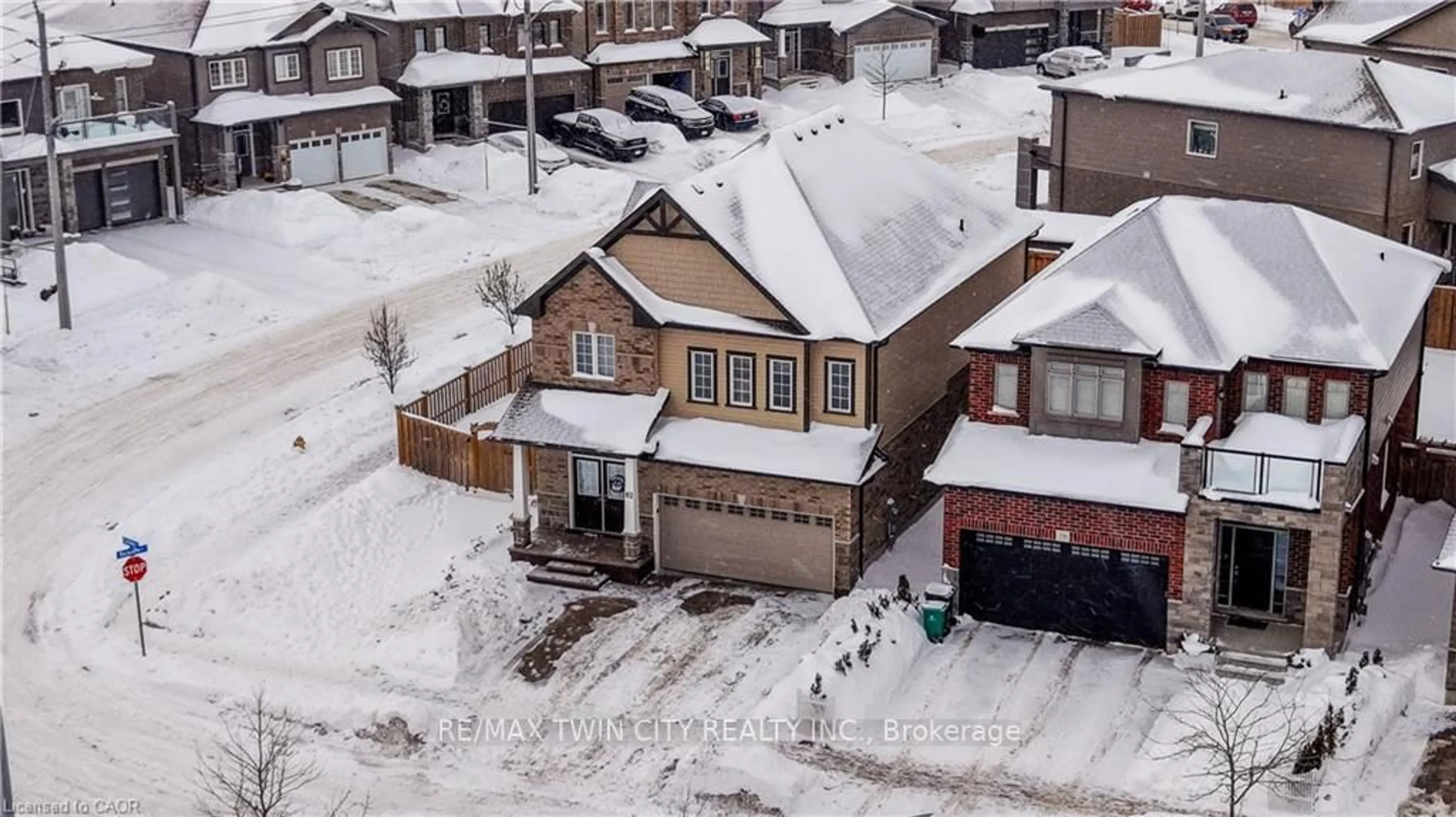 A pic from outside/outdoor area/front of a property/back of a property/a pic from drone, street for 82 CASTLEBAY St, Kitchener Ontario N2R 1W6