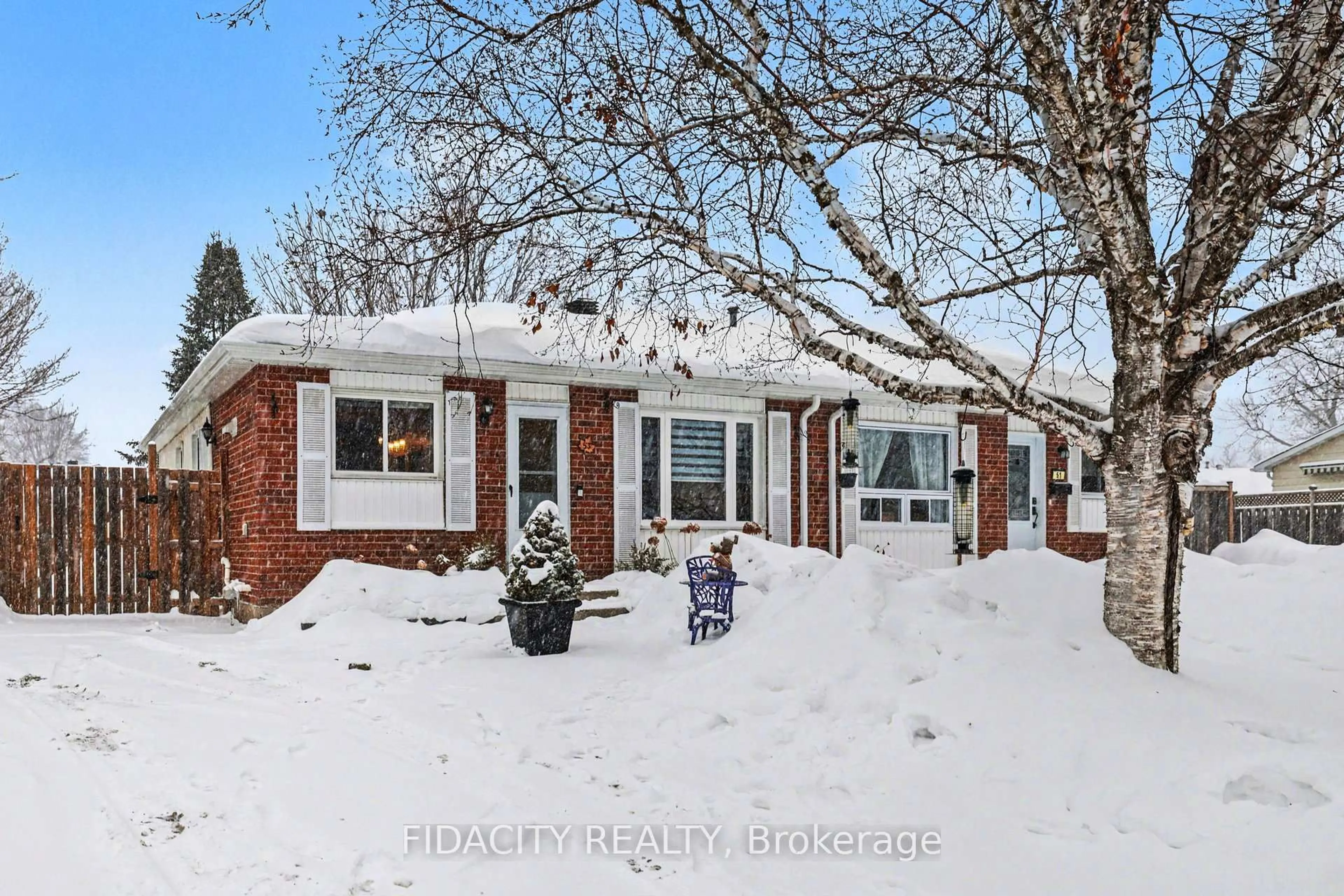 A pic from outside/outdoor area/front of a property/back of a property/a pic from drone, street for 53 Morton Dr, Ottawa Ontario K2L 1W9