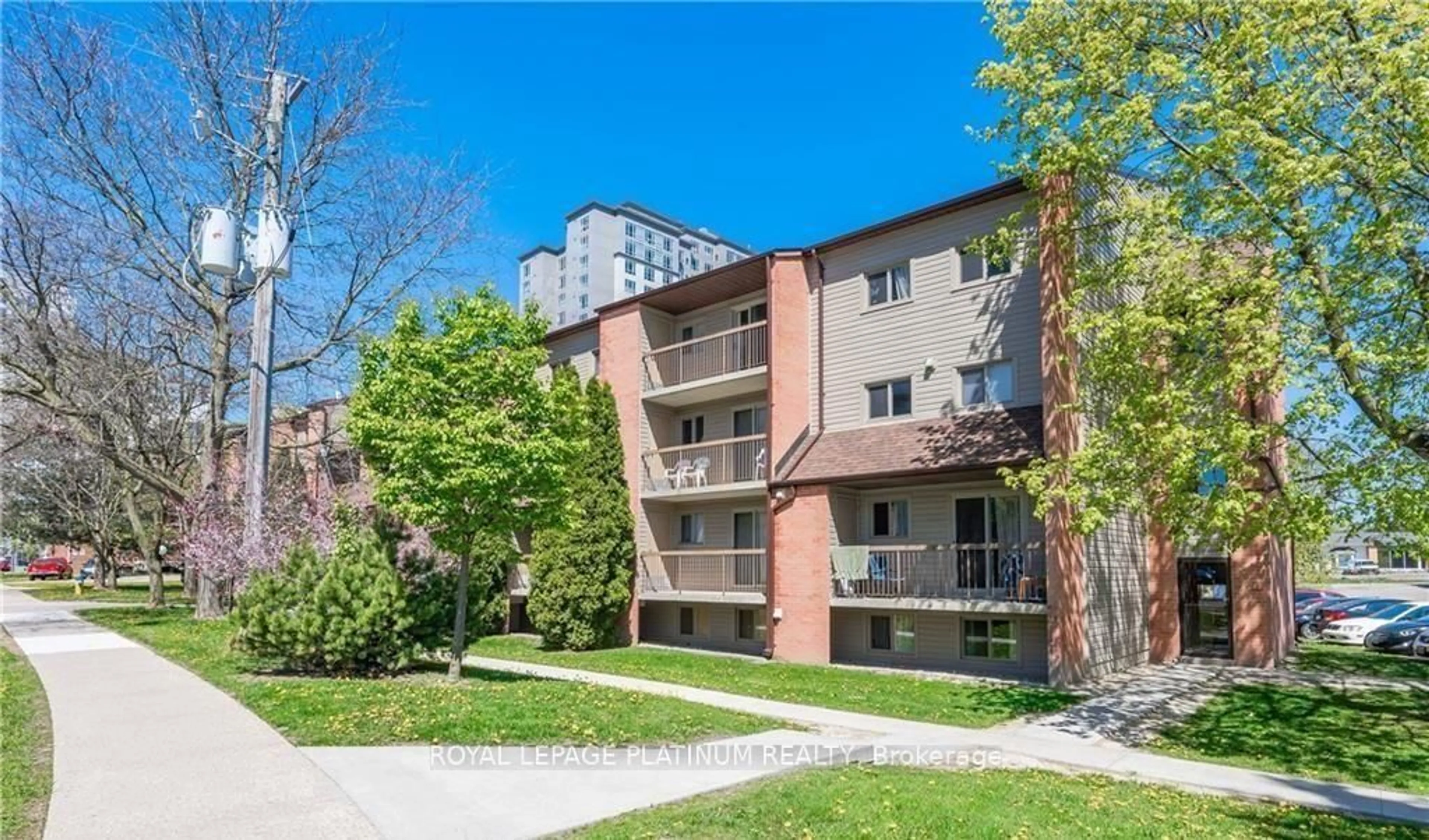 Patio, street for 30 Hickory St #112, Waterloo Ontario N2J 4L4