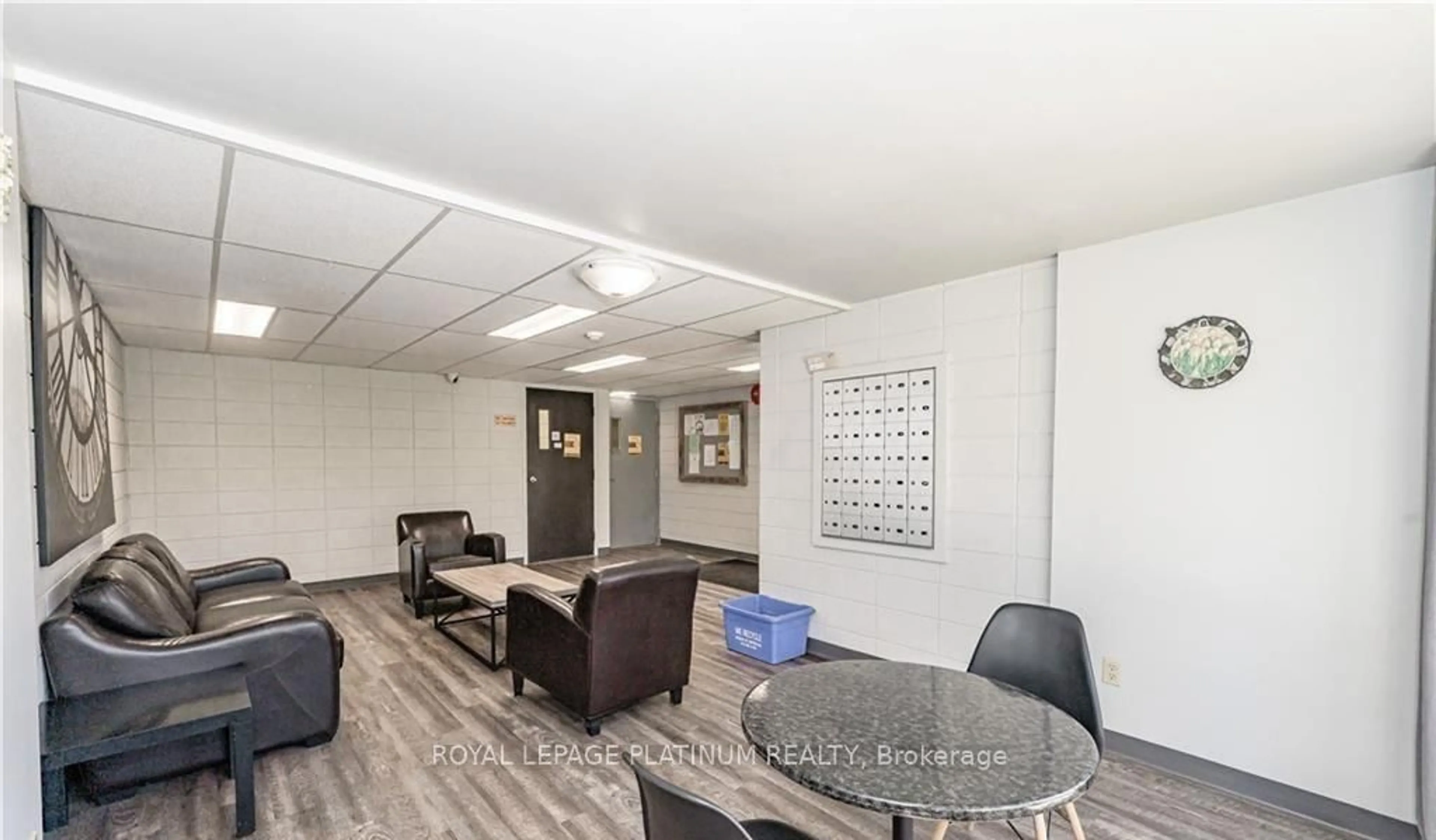 Lobby for 30 Hickory St #112, Waterloo Ontario N2J 4L4