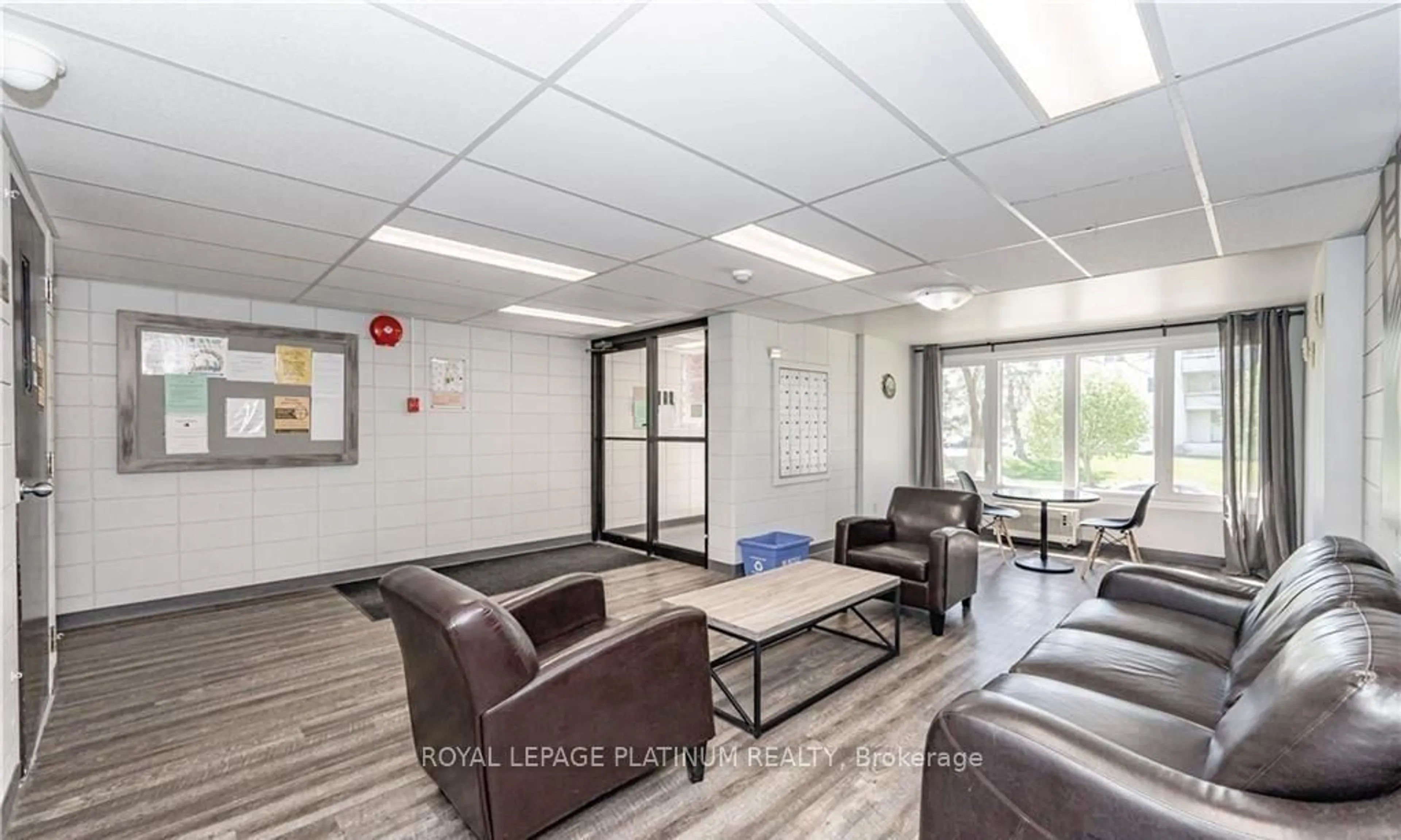 Unknown for 30 Hickory St #112, Waterloo Ontario N2J 4L4