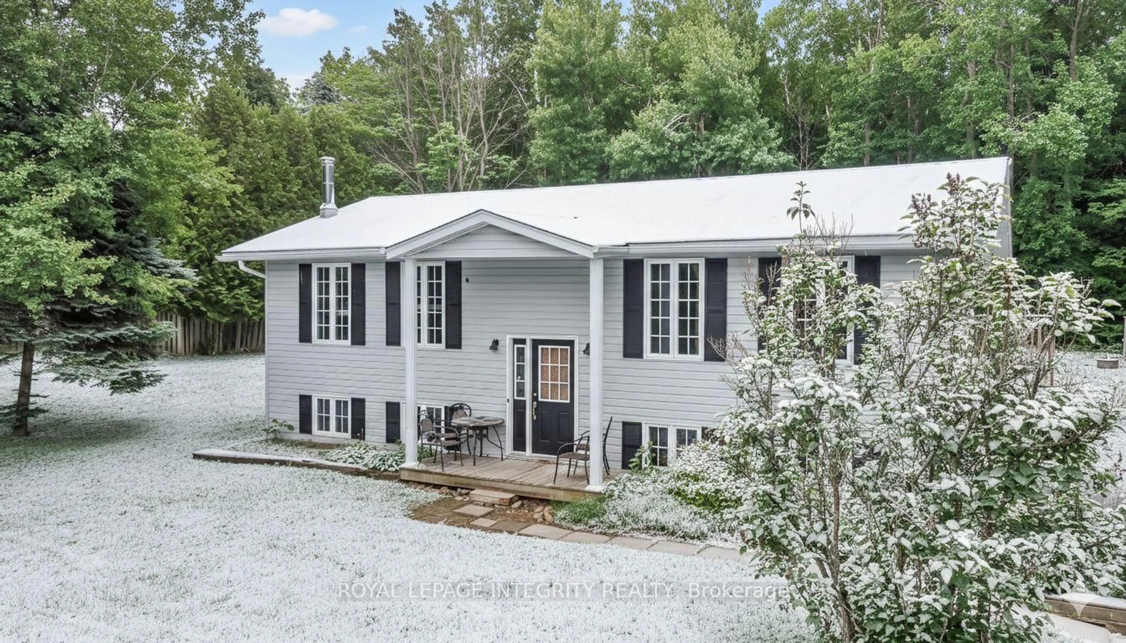 Home with vinyl exterior material, unknown for 17372 Cameron Rd, South Stormont Ontario K0C 2A0