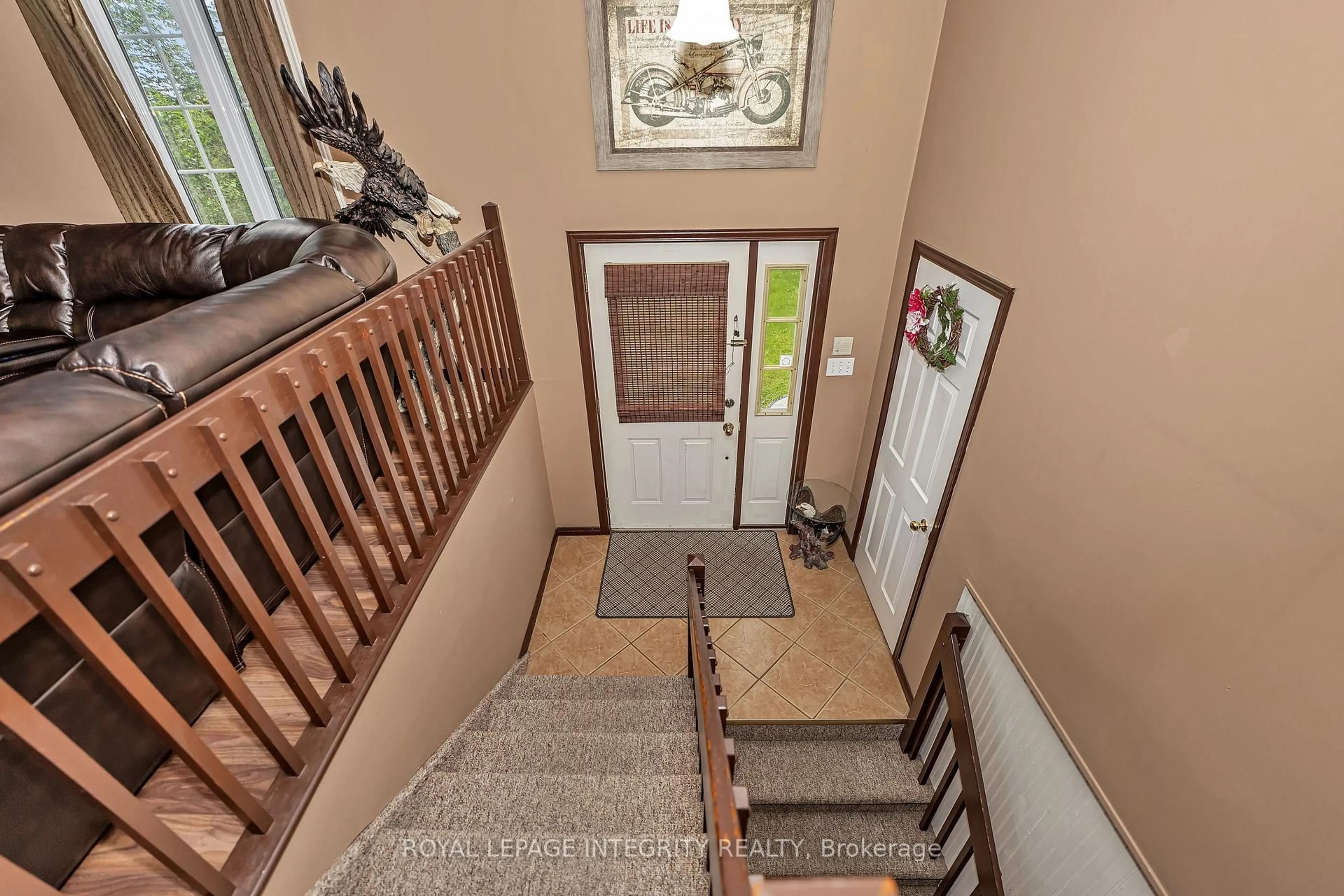 Indoor entryway for 17372 Cameron Rd, South Stormont Ontario K0C 2A0