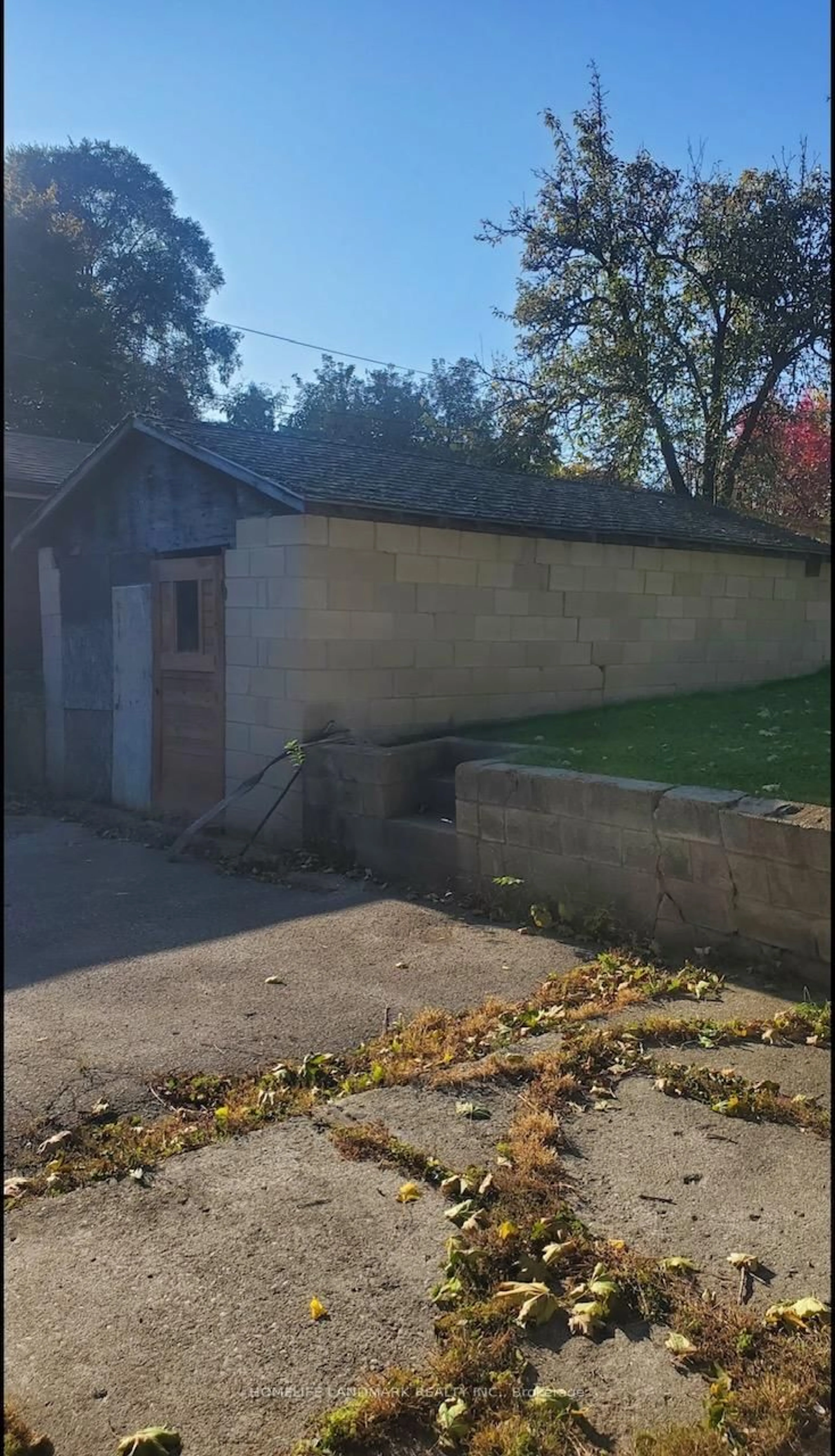 Shed for 20 Cherry St, Kitchener Ontario N2G 2C5