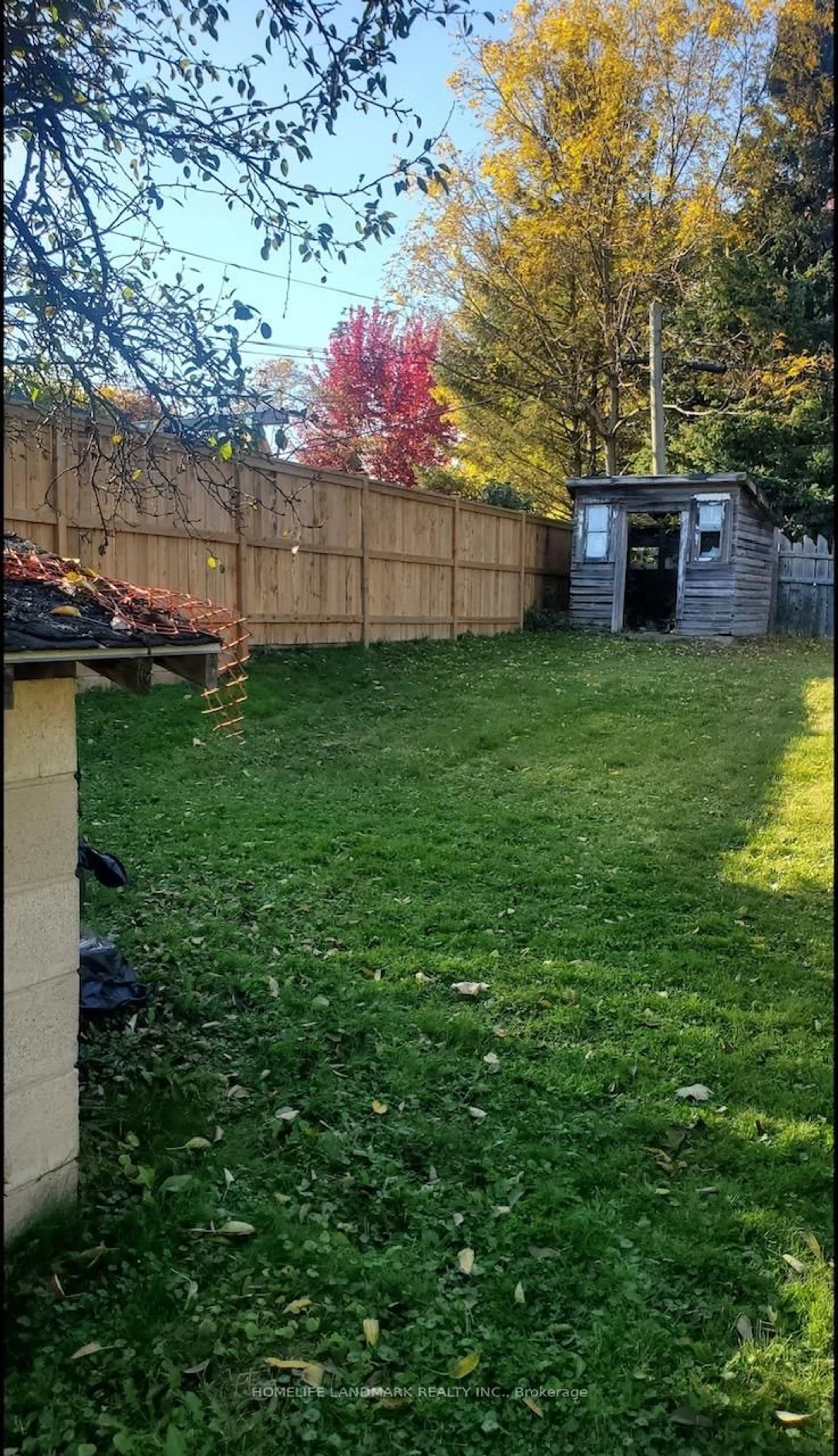 A pic from outside/outdoor area/front of a property/back of a property/a pic from drone, unknown for 20 Cherry St, Kitchener Ontario N2G 2C5