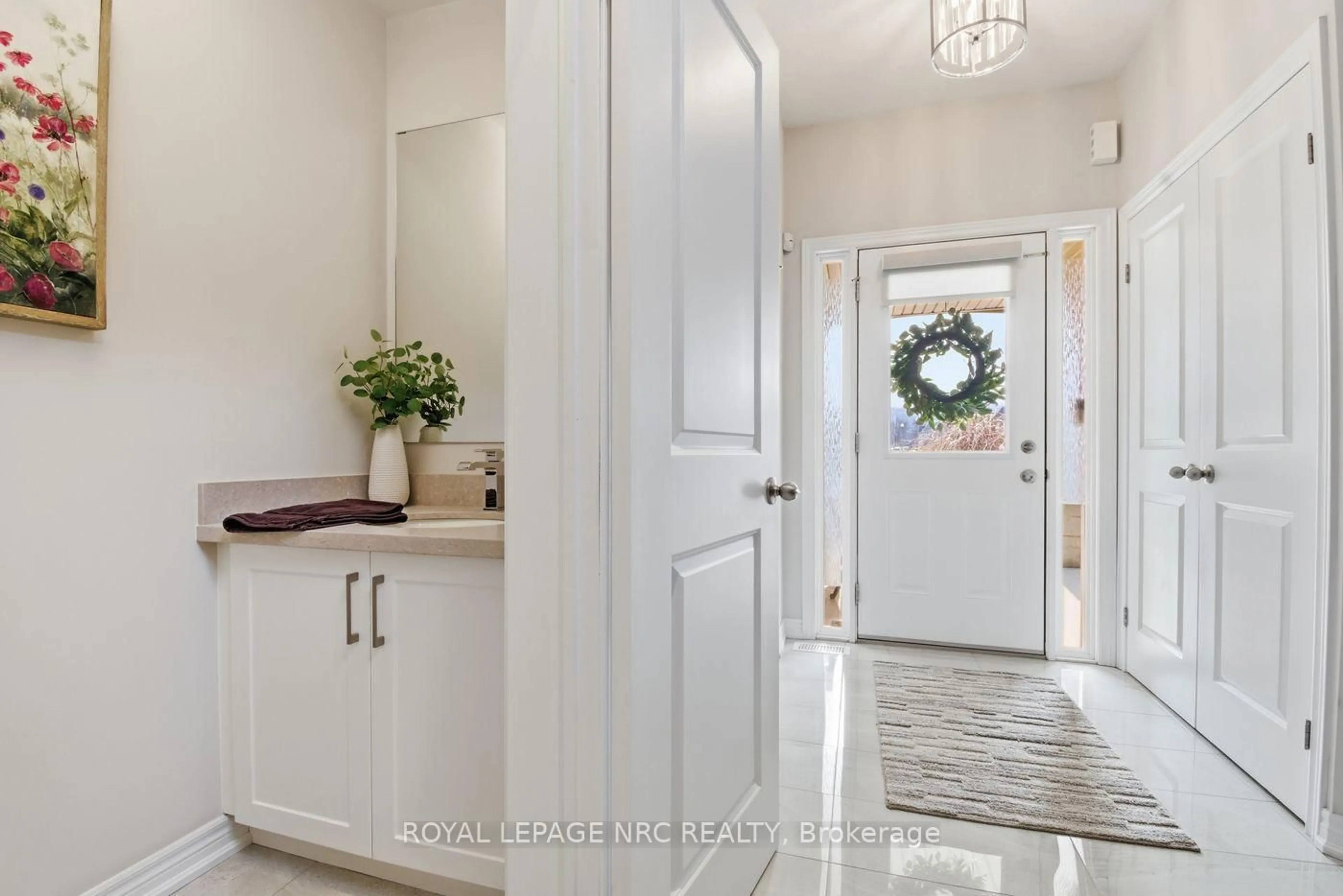 Indoor entryway for 113 Sonoma Lane, Hamilton Ontario L8E 0J8