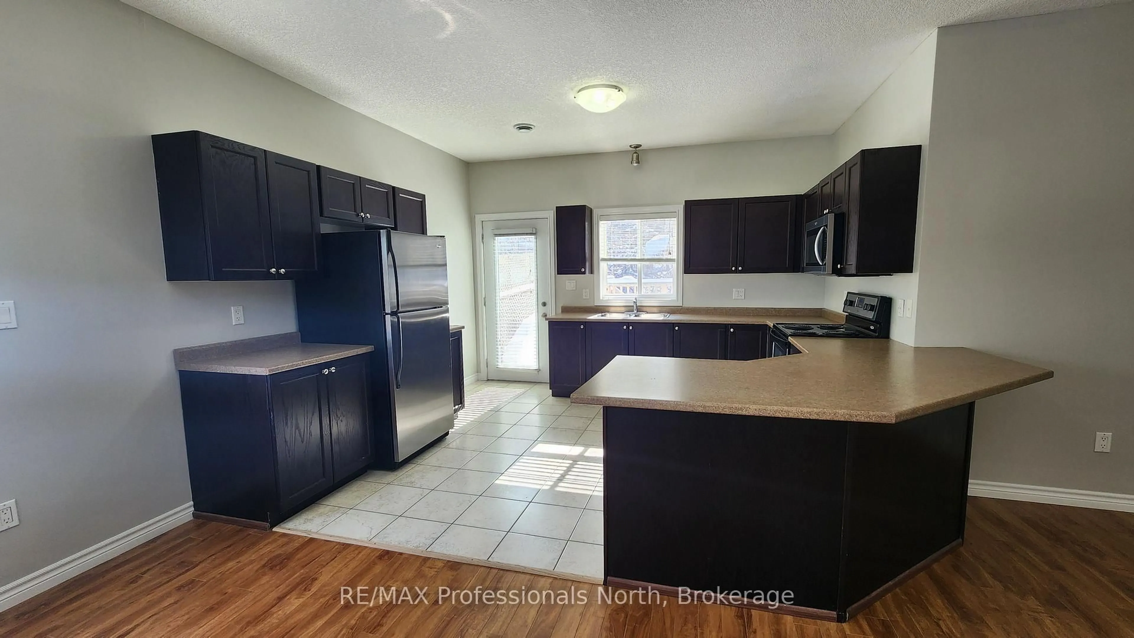 Standard kitchen, unknown for 19 Duncan St, Huntsville Ontario P1H 1P6