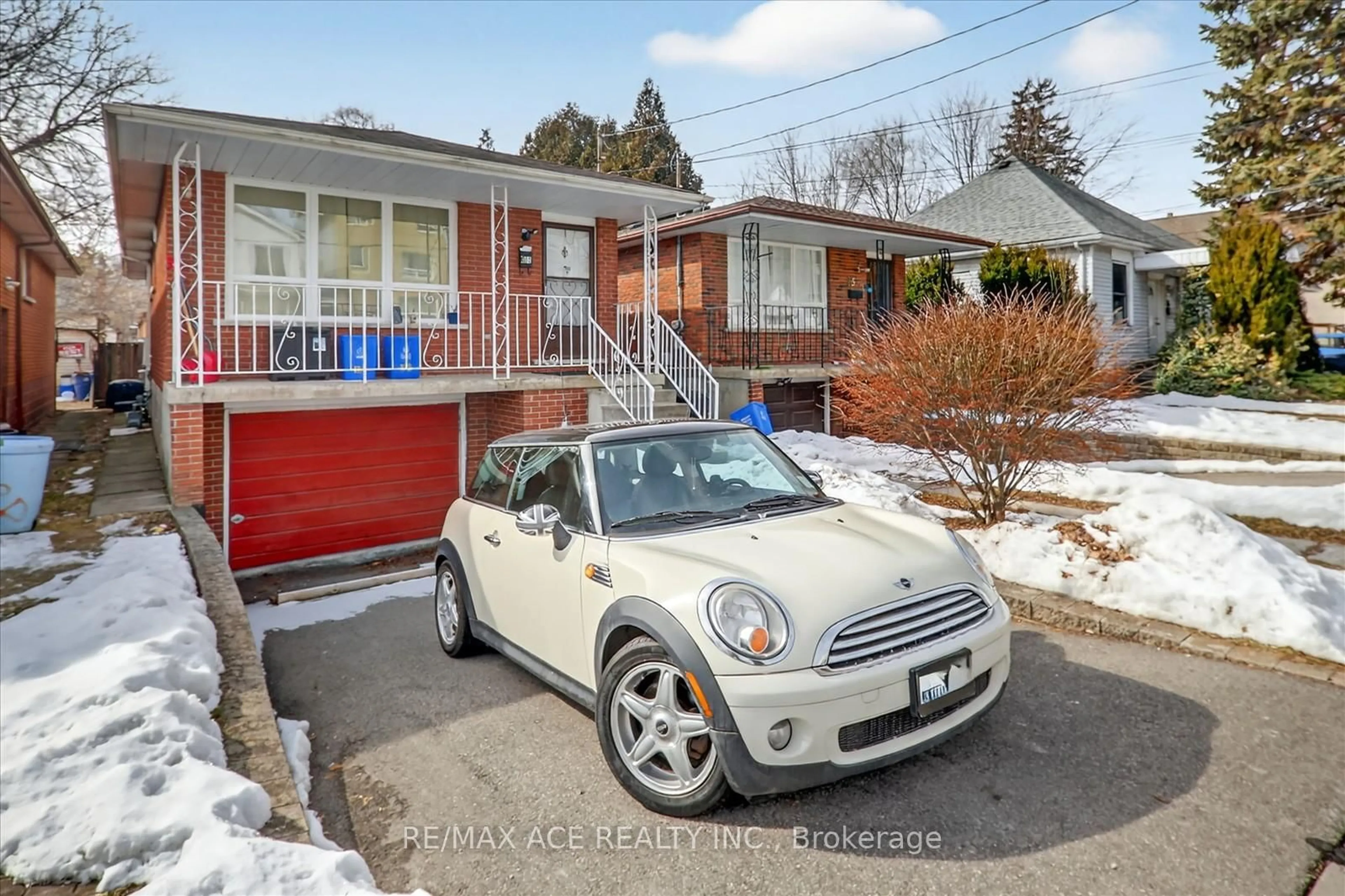 Indoor garage for 83 Ward Ave, Hamilton Ontario L8S 2E8