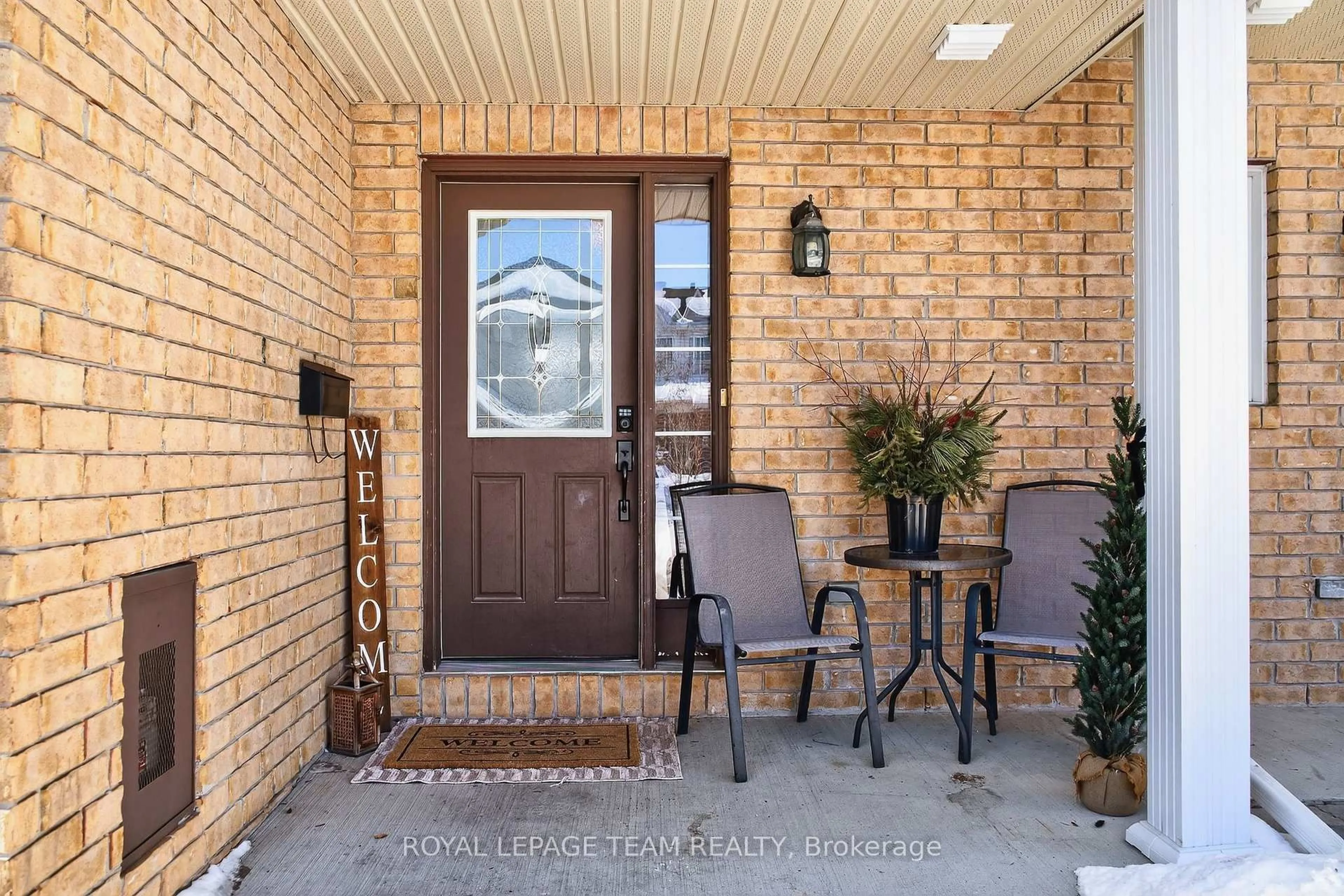 Indoor entryway for 242 Opus St, Ottawa Ontario K2S 0J1