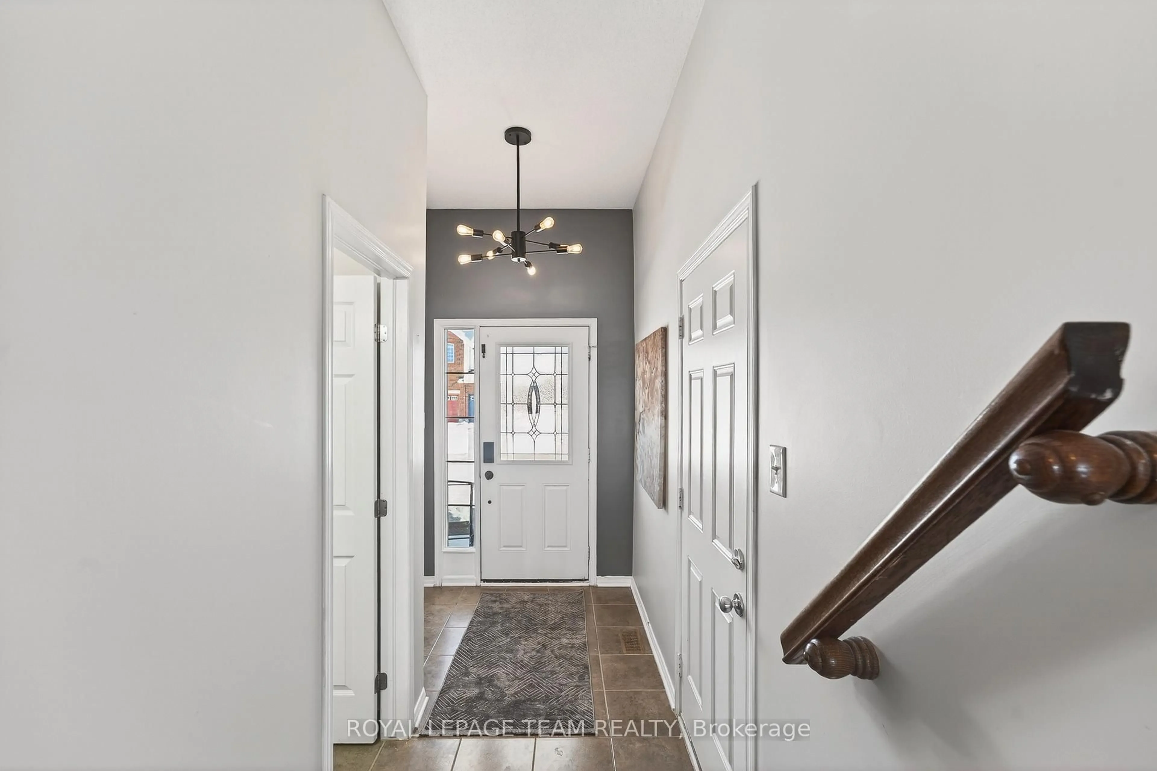 Indoor entryway for 242 Opus St, Ottawa Ontario K2S 0J1
