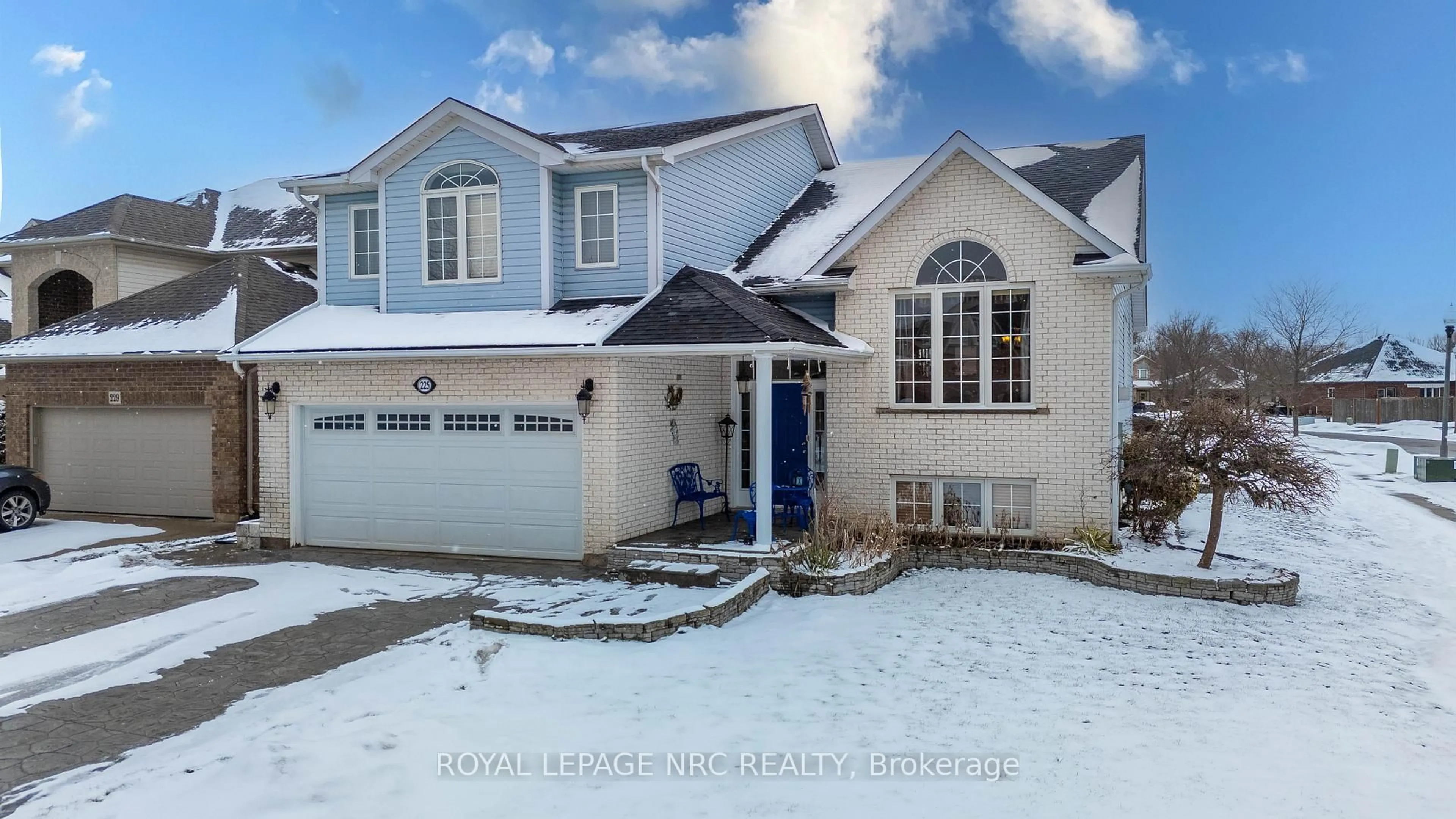 Home with vinyl exterior material, street for 225 Colbeck Dr, Welland Ontario L3C 7M3