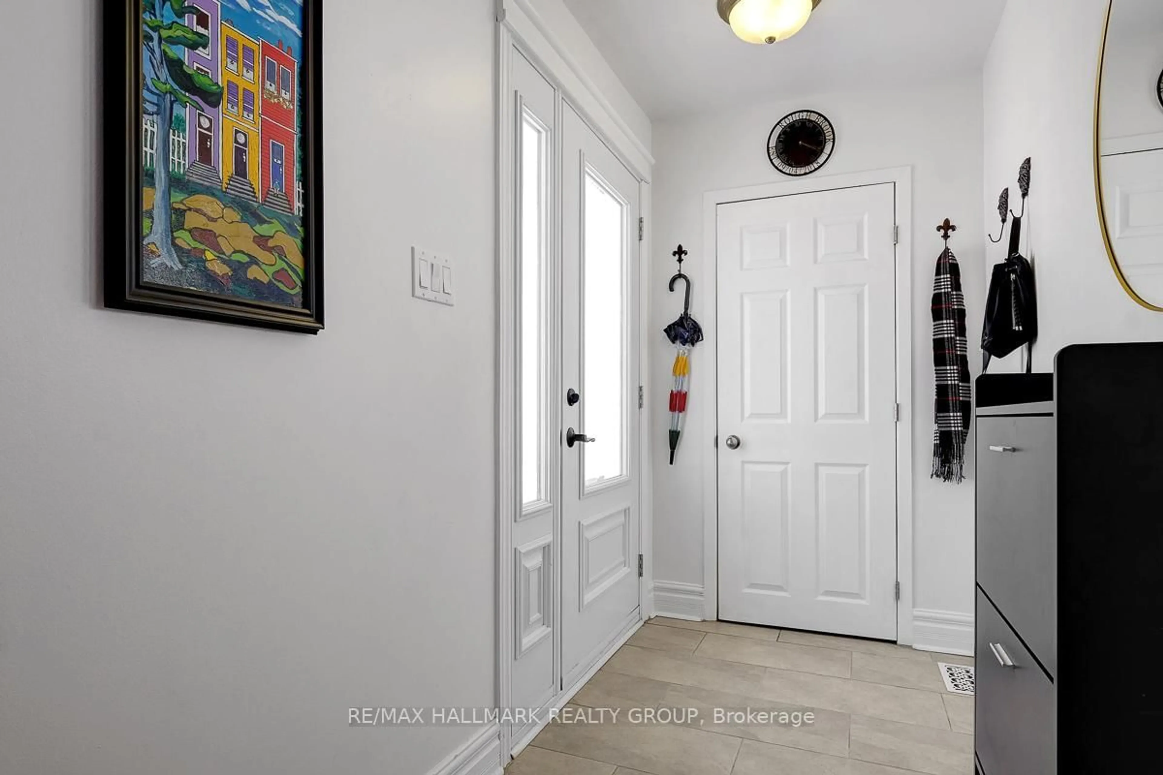 Indoor entryway for 2268 Utah St, Ottawa Ontario K1H 7W8