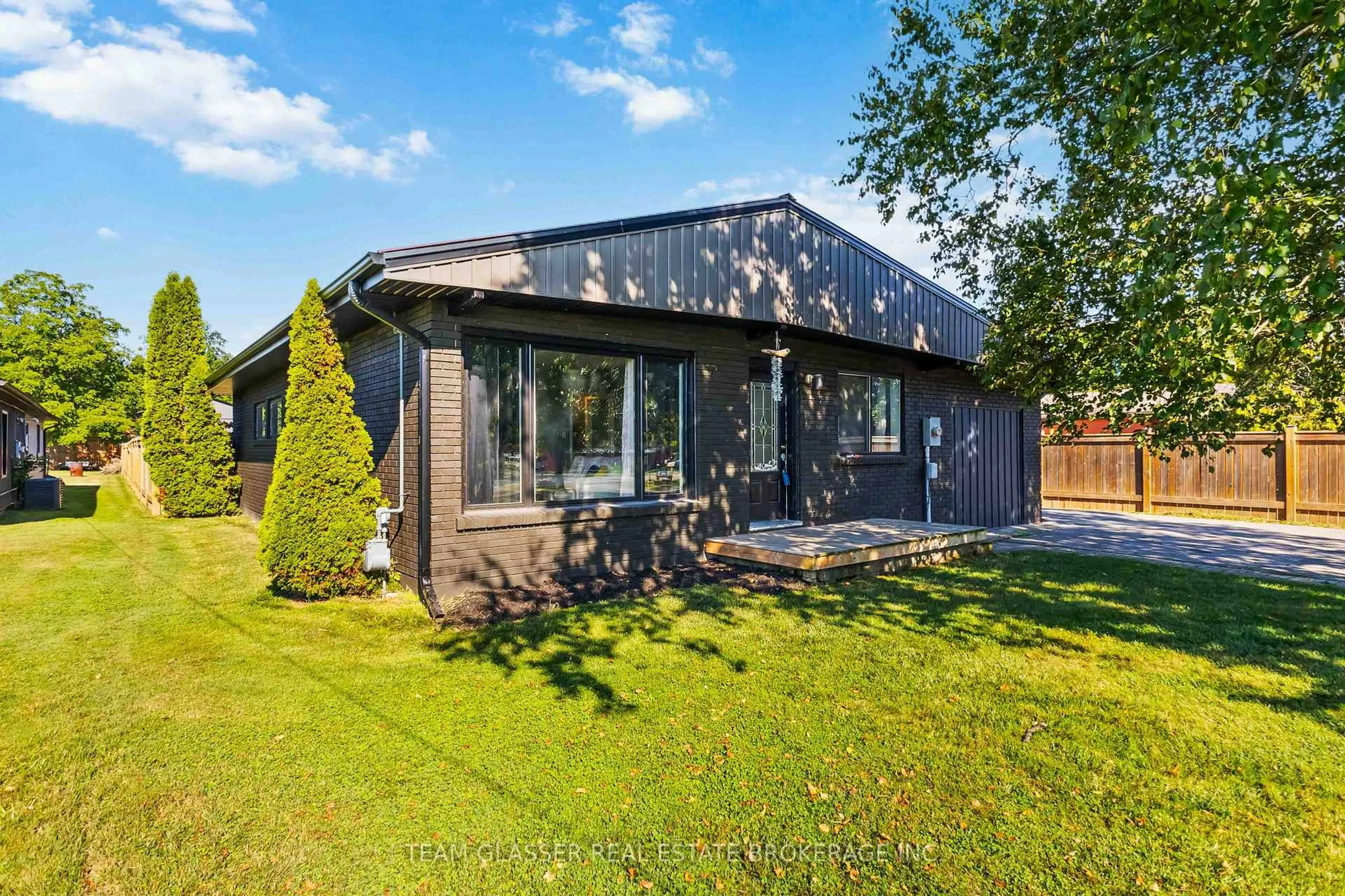 A pic from outside/outdoor area/front of a property/back of a property/a pic from drone, building for 11241 IMPERIAL Rd, Malahide Ontario N5H 2R3